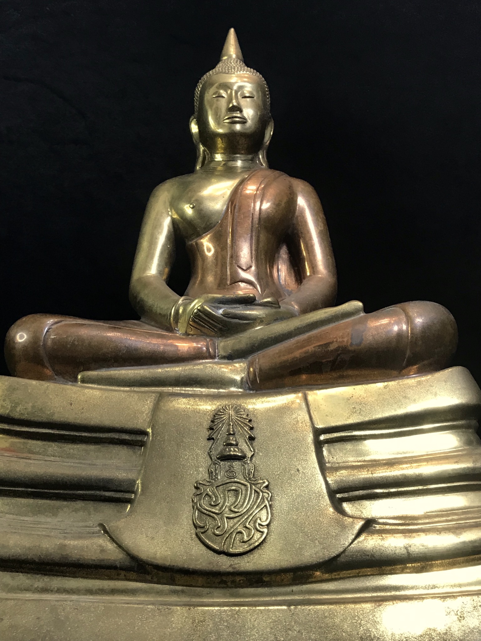 พระบูชาพระพุทธโสธร ภปร. รุ่นย้อนยุค ปี2539 กาญจนาภิเษกครองราชสมบัติครบ 50ปี หน้าตัก9นิ้ว เนื้อสามกษัตริย์ หมายเลข01344