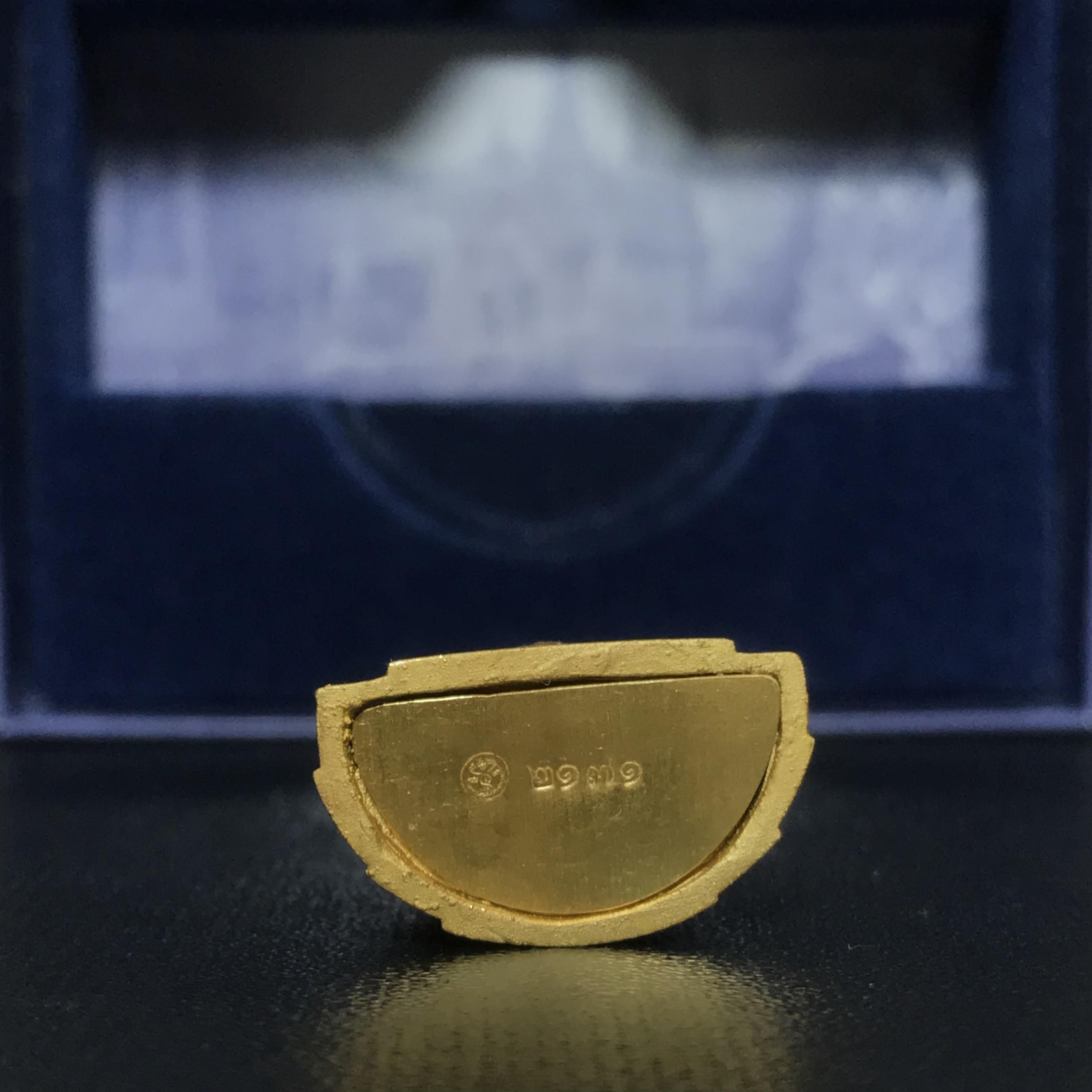 พระแก้วมรกต ภปร. ปี2547 จัดสร้างโดย รพ.ภูมิพลฯ เนื้อเรซิ่นหุ้มทองคำลอยองค์ หน้าตัก 1/2 นิ้ว