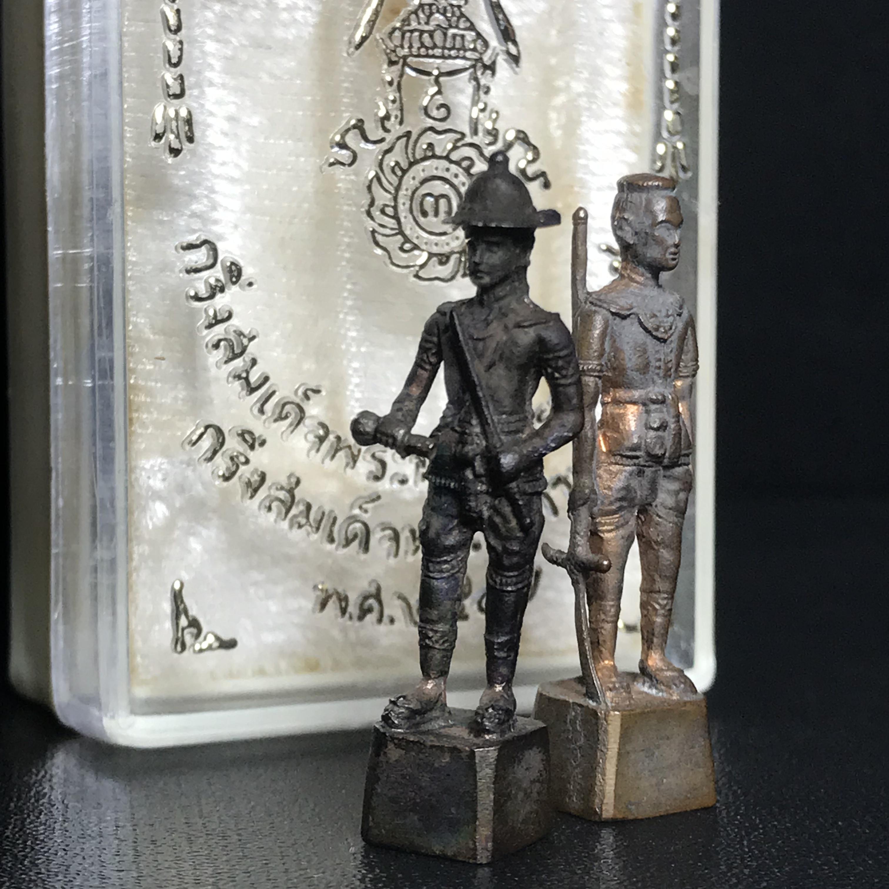 พระกริ่งสมเด็จพระนเรศวร-พระกริ่งสมเด็จพระเอกาทศรถ กองทัพภาคที่3จัดสร้าง ปี2517 เนื้อนวโลหะกล่องเดิม(หายาก)(1ใน2000ชุด)(ในหลวง ร.9 เสด็จในพิธี)