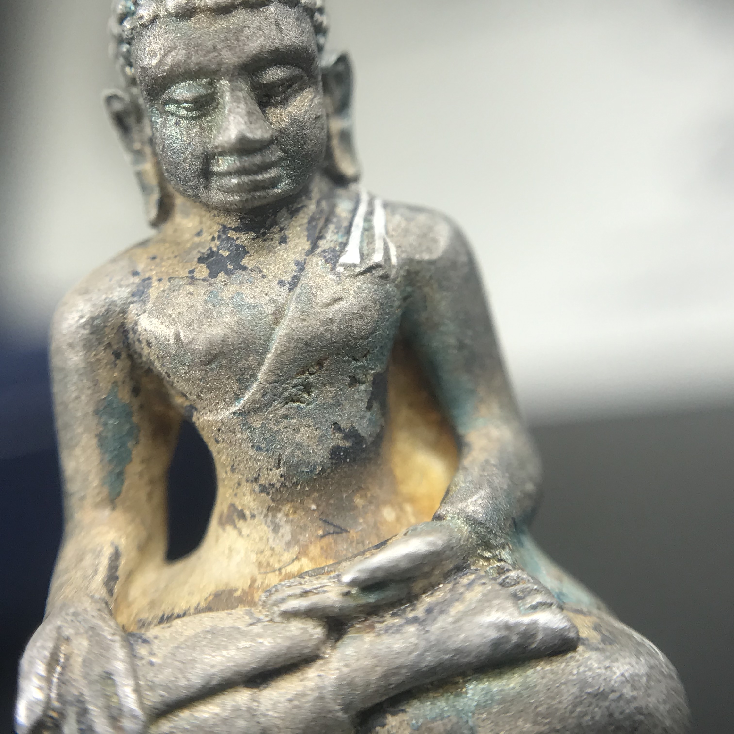 พระกริ่งไพรีพินาศ ญสส.มูลนิธิพิทักษ์ดวงตาประชาชน ฉลองศิริราชสมบัติครองราชย์ 50 ปี เนื้อเงิน(ผิวเดิม ขึ้นรุ้งธรรมชาติ แบบนิยม สวยมาก) พร้อมกล่องบรรจุเดิมและการ์ดใบรับรองเดิมครบ