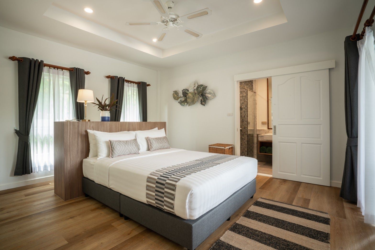 For Rent : Rawai, Luxury Private Pool Villa, 3 bedrooms 3 Bathrooms, Pool view.