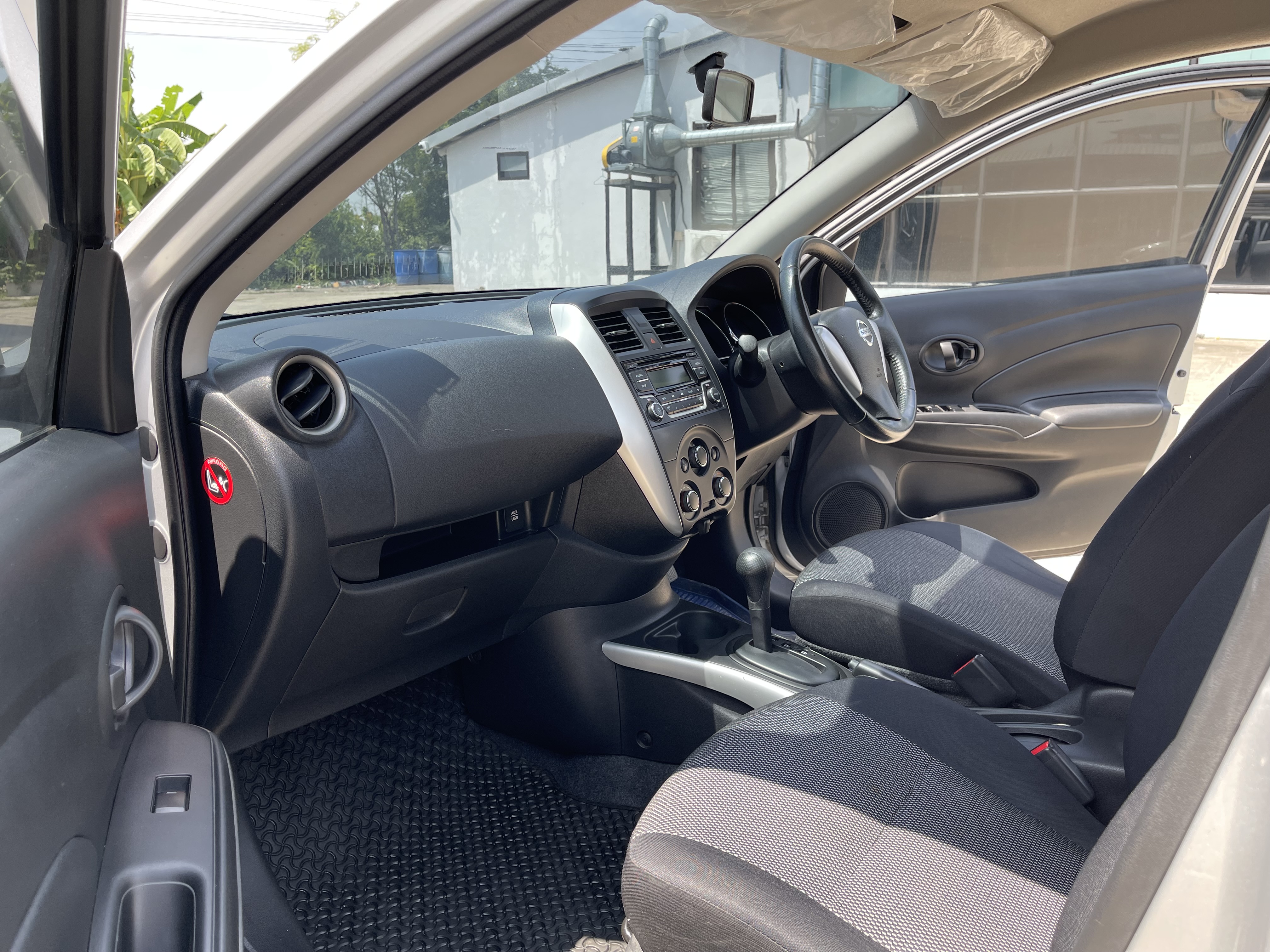 Nissan Almera 1.2 E Sportech 2018 เงิน