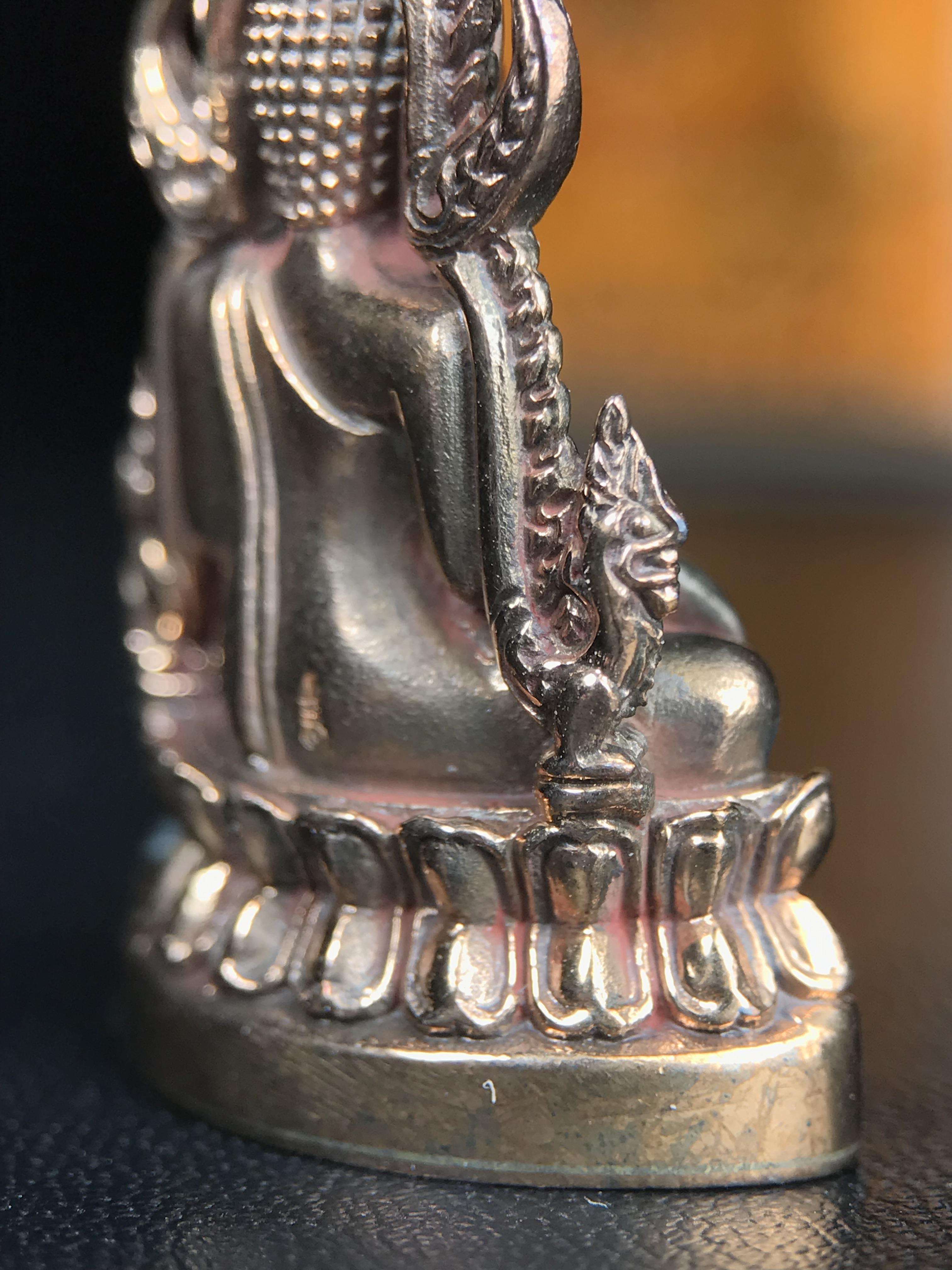 พระพุทธชินราช ญสส. วัดพระศรีมหาธาตุ จ.พิษณุโลก ปี2543 กริ่งชินราชเนื้อนวโลหะเต็มสูตร (ผสมทองคำ 2 บาท ต่อน้ำหนักเนื้อ 1 กิโลกรัม) พิธีใหญ่ รุ่นแรกและรุ่นเดียวที่ หลวงปู่หมุน ฐิตสีโล วัดบ้านจาน มาร่วมปลุกเสก(องค์หมายเลข ๘๐๔ เลขสวย)(1 ใน 2543 องค์)นิยมหายาก