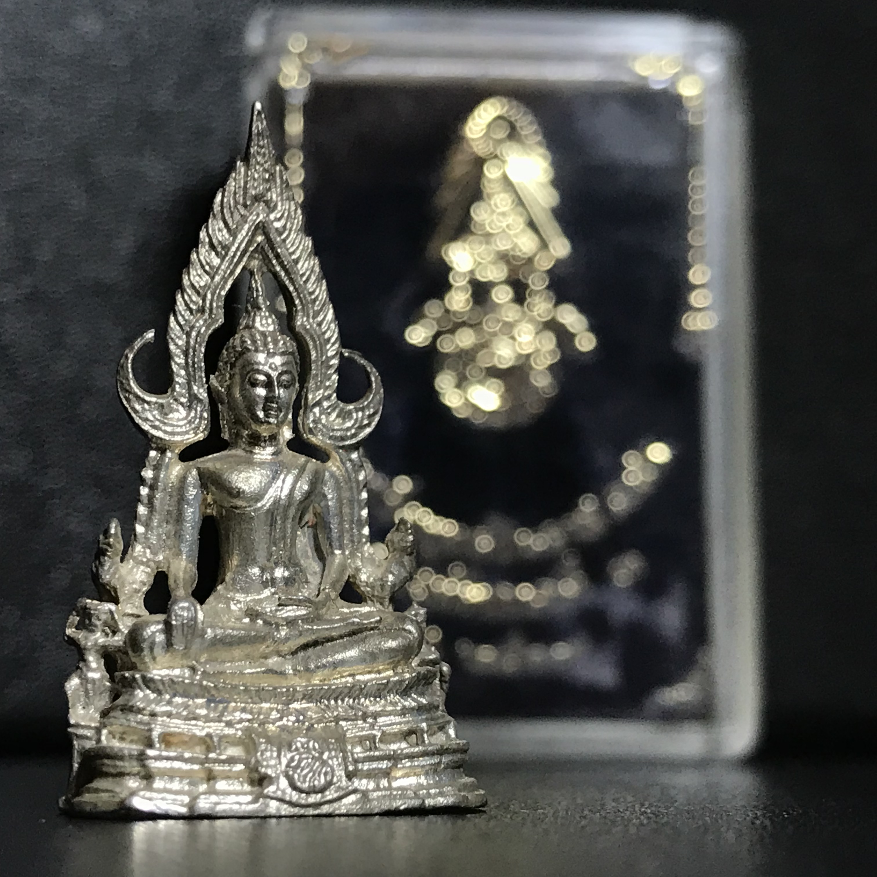 พระกริ่งพระพุทธชินราช ภปร. กองทัพภาคที่3 ปี2517 เนื้อเงินกล่องเดิมหายาก(ในหลวง ร.9 เสด็จเททอง)