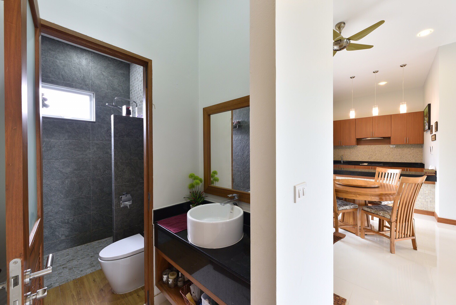 For Sales/Rent : 4 bed room private poool villa tropical modern style locate in Bandon-Cherntalay road.