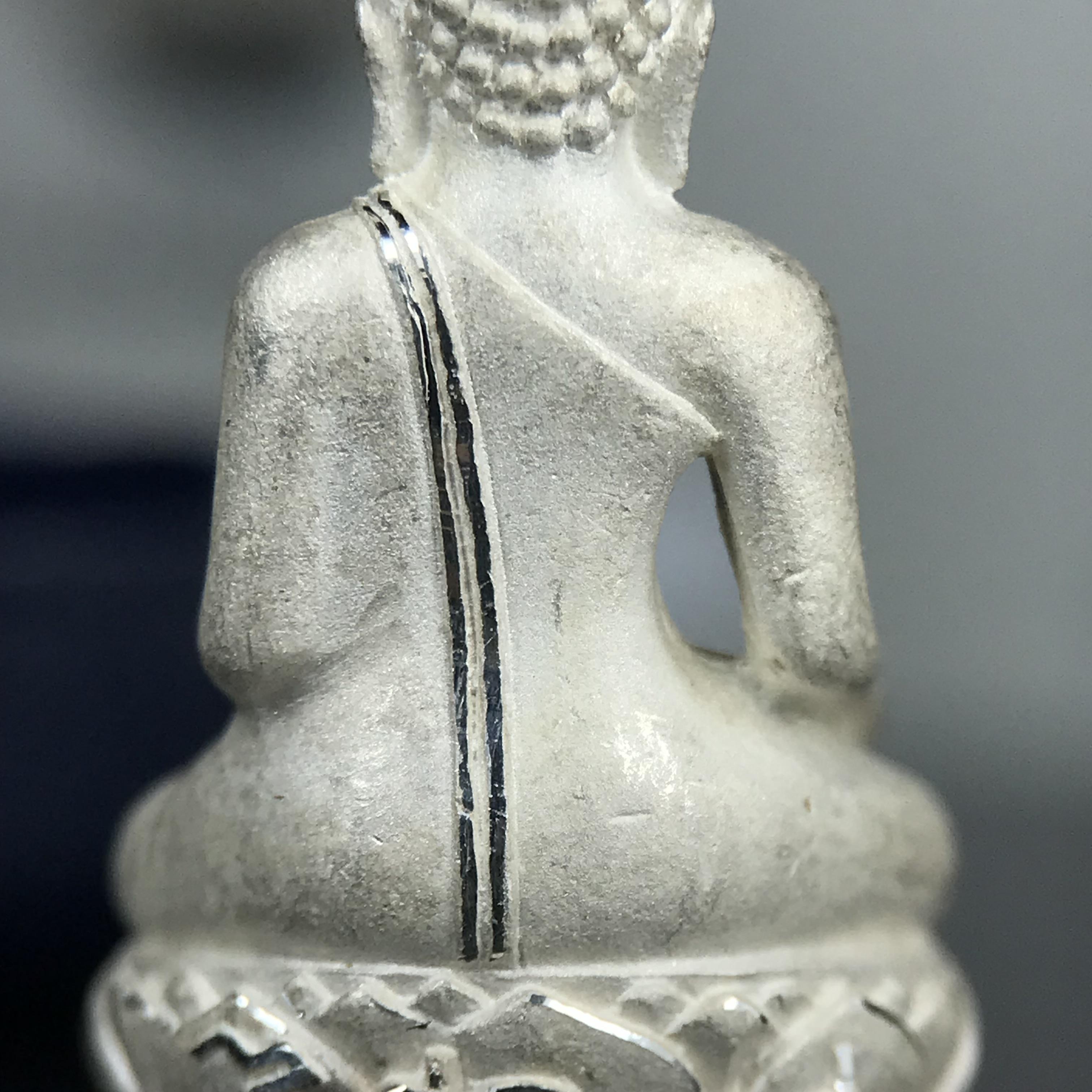 พระกริ่งไพรีพินาศ ญสส.มูลนิธิพิทักษ์ดวงตาประชาชน ฉลองศิริราชสมบัติครองราชย์ 50 ปี รัชกาลที่ 9 เนื้อเงินบริสุทธิ์ 99.9% ขนาดสูง 2.8 ซม. พร้อมกล่องบรรจุเดิมและการ์ดใบรับรองเดิมครบสมบูรณ์(องค์หมายเลข ๖๖๘๐)