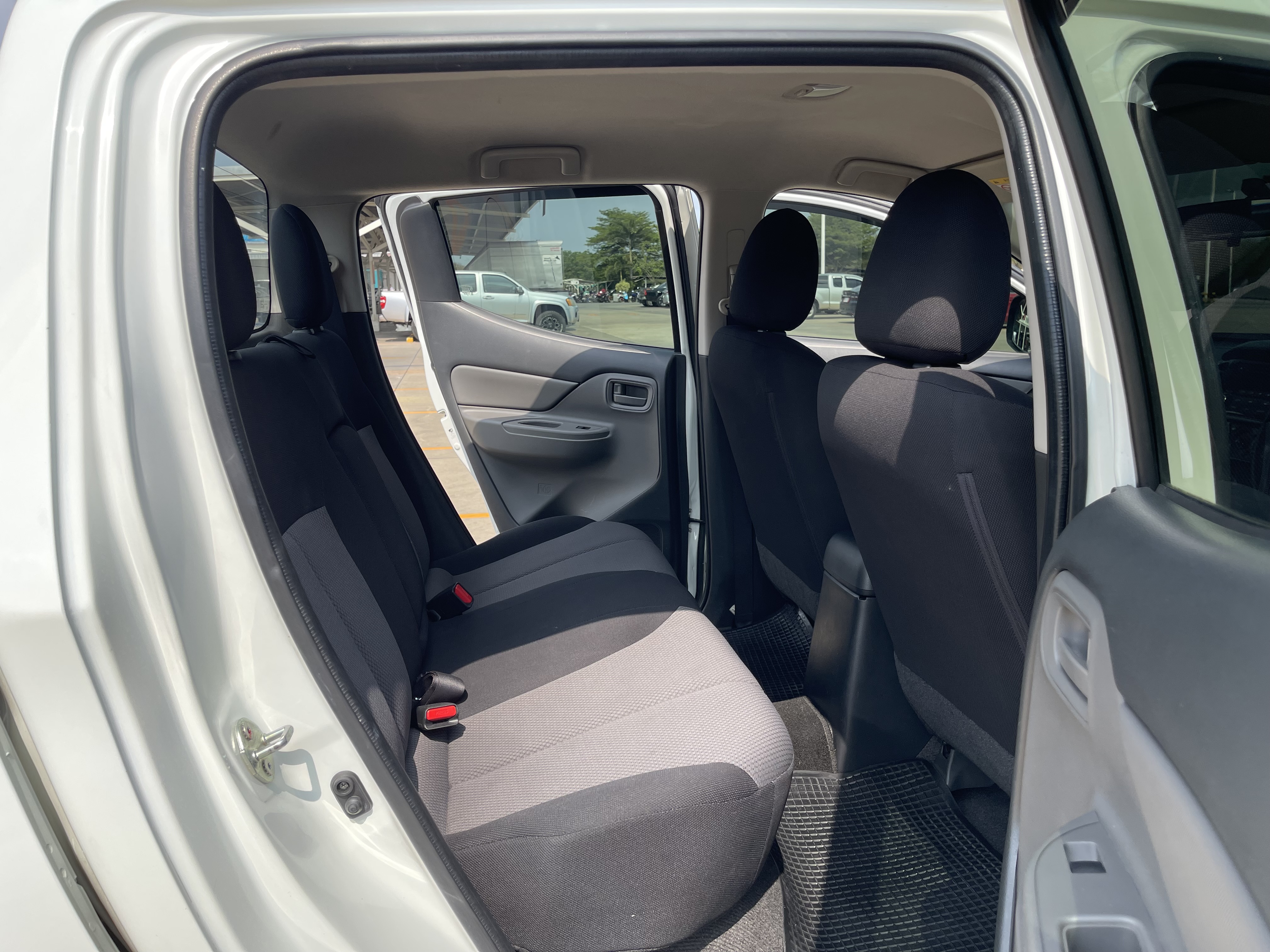 Mitsubishi Triton All New 4ประตู 2.5 GLX 2016 ขาว