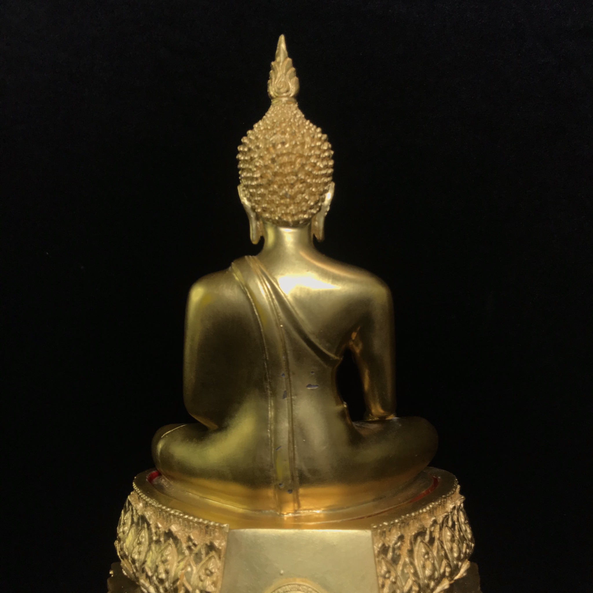 พระพุทธสิงหธรรมมงคล ภปร. รุ่นแรก พุทธสมาคมแห่งประเทศไทย ในพระบรมราชูปถัมภ์ จัดสร้าง ปี2547 เนื้อโลหะผสมปิดทอง หน้าตัก 5 นิ้ว(1 ใน 1999 องค์)