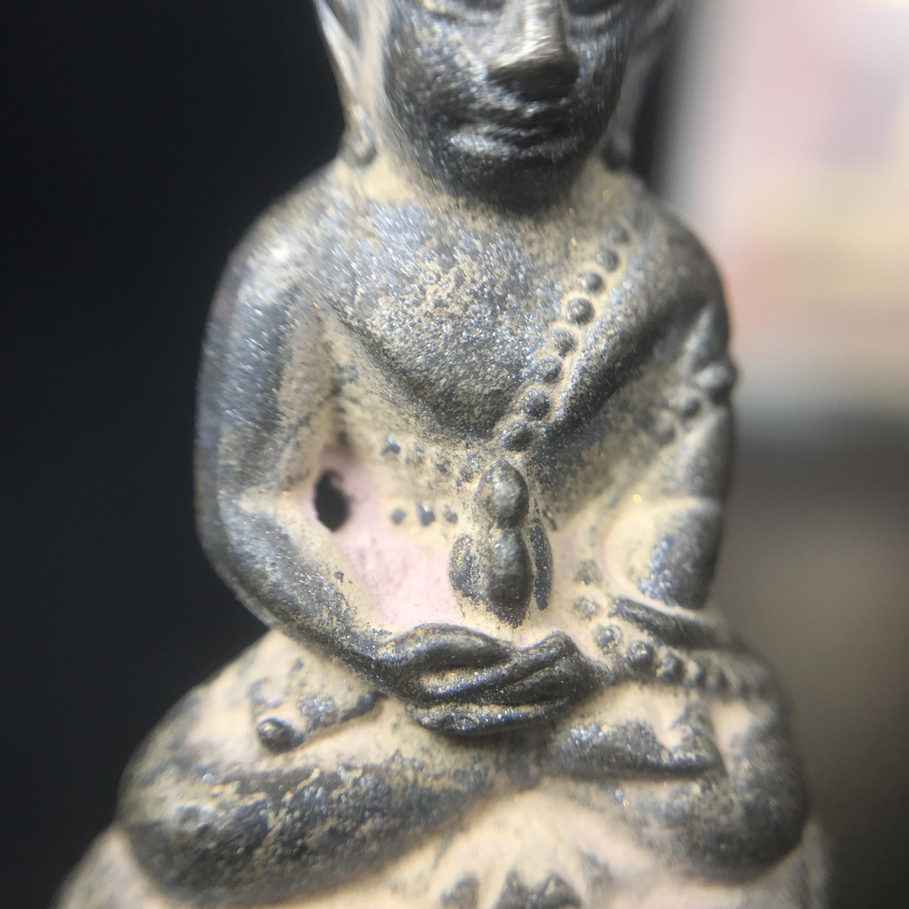 พระกริ่งชินบัญชรฉลองพระชันษา 100 ปี สมเด็จพระญาณสังวร วัดบวรนิเวศวิหาร ปี 2556 เนื้อนวโลหะผสมทองคำก้นอุดผงพรายกุมาร หลวงปู่ทิม พิธีใหญ่ มวลสารเด่น นิยม(1 ใน 599 องค์)หายาก