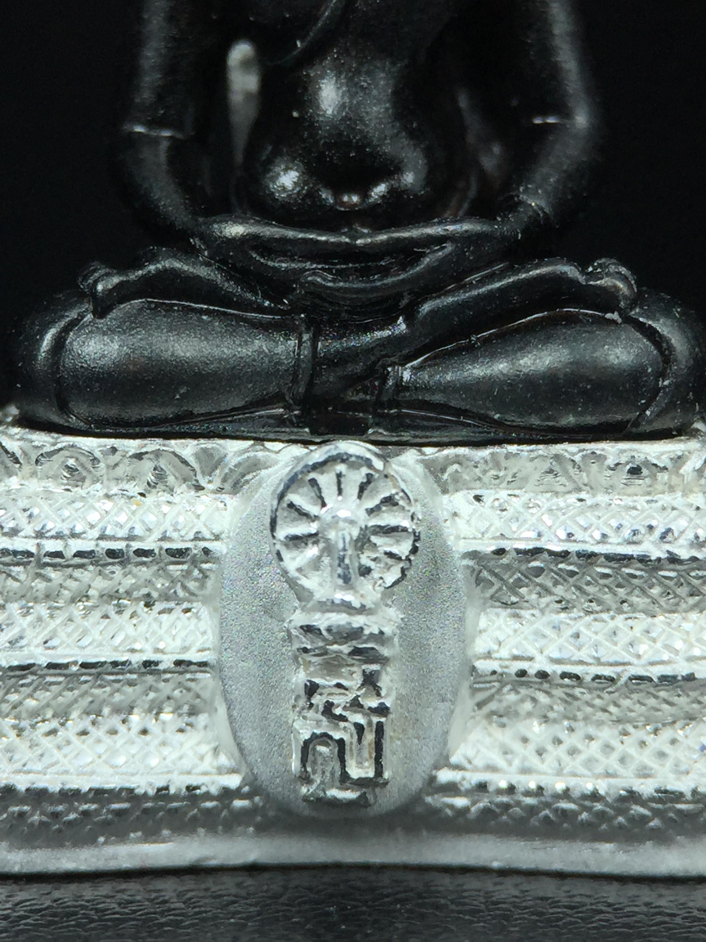 พระนาคปรก สธ. รุ่นสร้างพระอุโบสถเฉลิมพระเกียรติ 4 รอบ 84 พรรษา สมเด็จพระเทพรัตนราชสุดาฯ วัดบวรนิเวศวิหาร ปี 2543 พิมพ์ใหญ่ องค์พระเนื้อนวโลหะ ฐานนาคปรกเนื้อเงิน(สภาพ สวย )พิธีใหญ่ พุทธศิลป์งดงาม หายาก (1 ใน 1999 องค์)