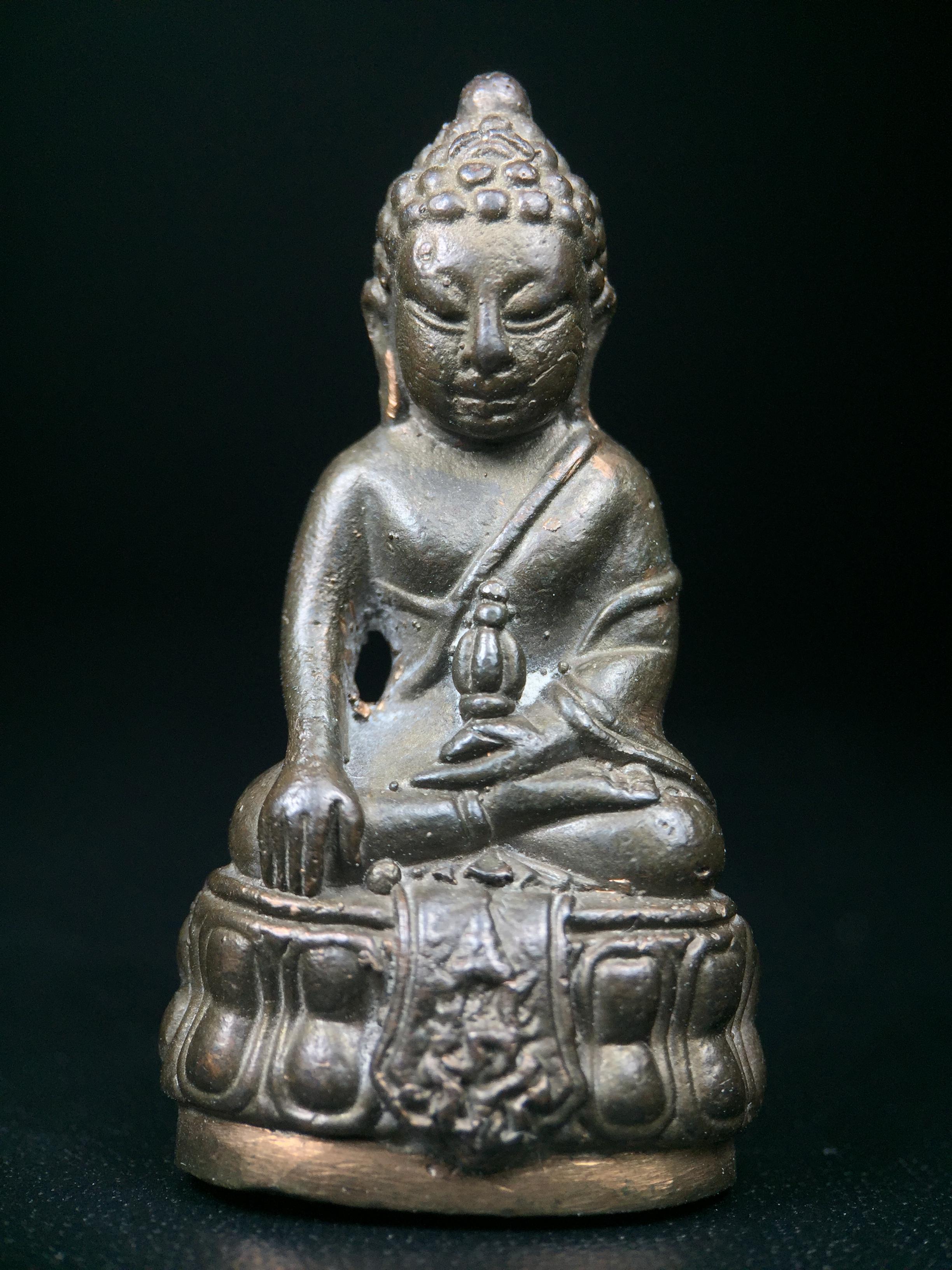 พระกริ่ง ภปร. 60 ปี ธรรมศาสตร์ สร้างเป็นที่ระลึกการสถาปนาครบรอบ 60 ปี มหาวิทยาลัยธรรมศาสตร์ ปี 2537(ในหลวงรัชกาลที่9 เสด็จเป็นประธานในพิธี)(พิธีใหญ่ เกจิที่มีชื่อเสียงมาร่วมปลุกเสกจำนวนมาก ชนวนมาลสารเก่าเข้มขลัง )**ของดีธรรมศาสตร์ที่ศิษย์เก่าไม่ควรพลาด**