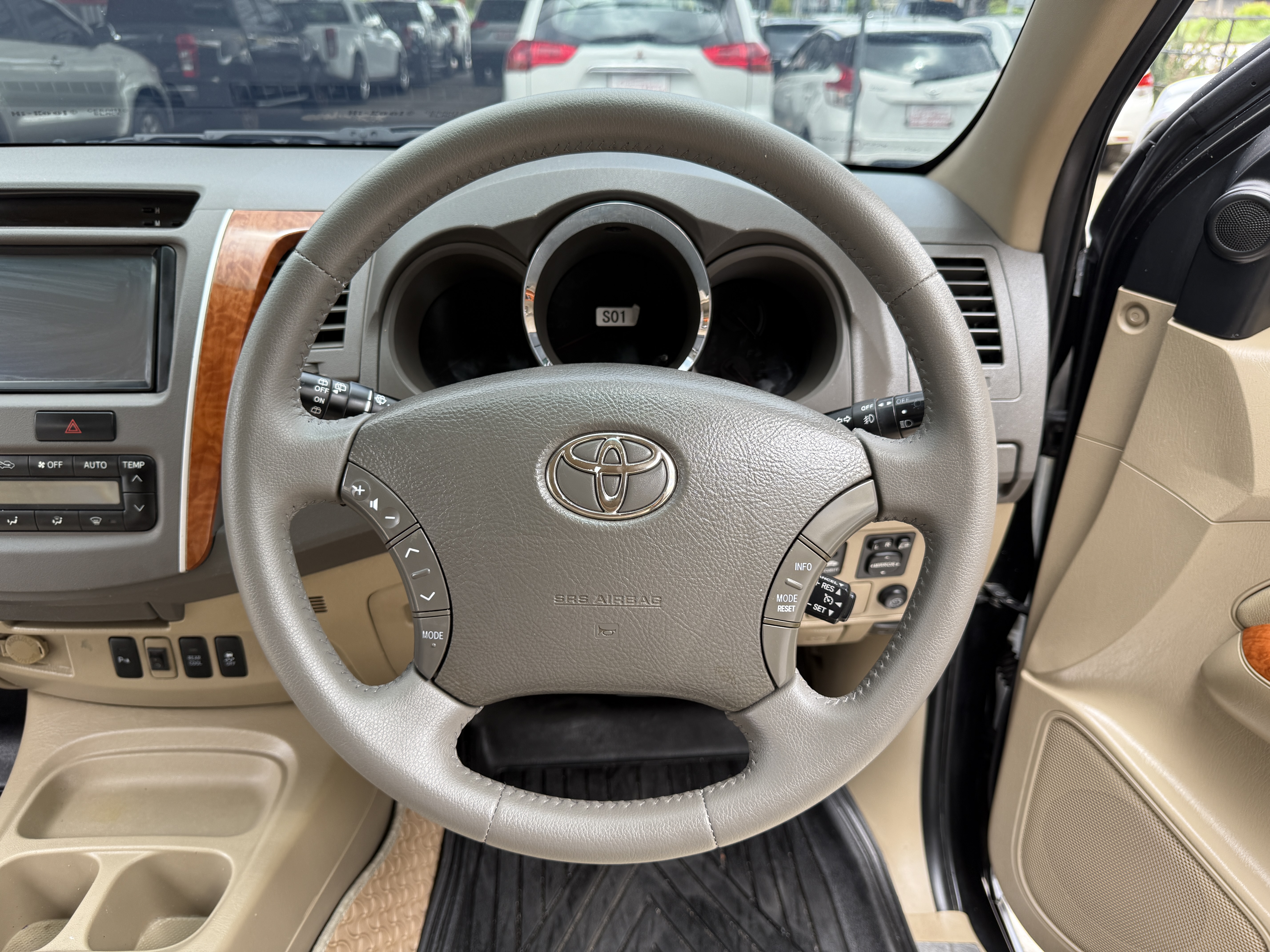 Toyota Fortuner 3.0 V 2WD At 2010 ดำ