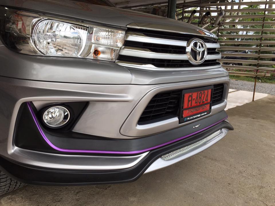 Toyota Revo Access body kits by Amotriz