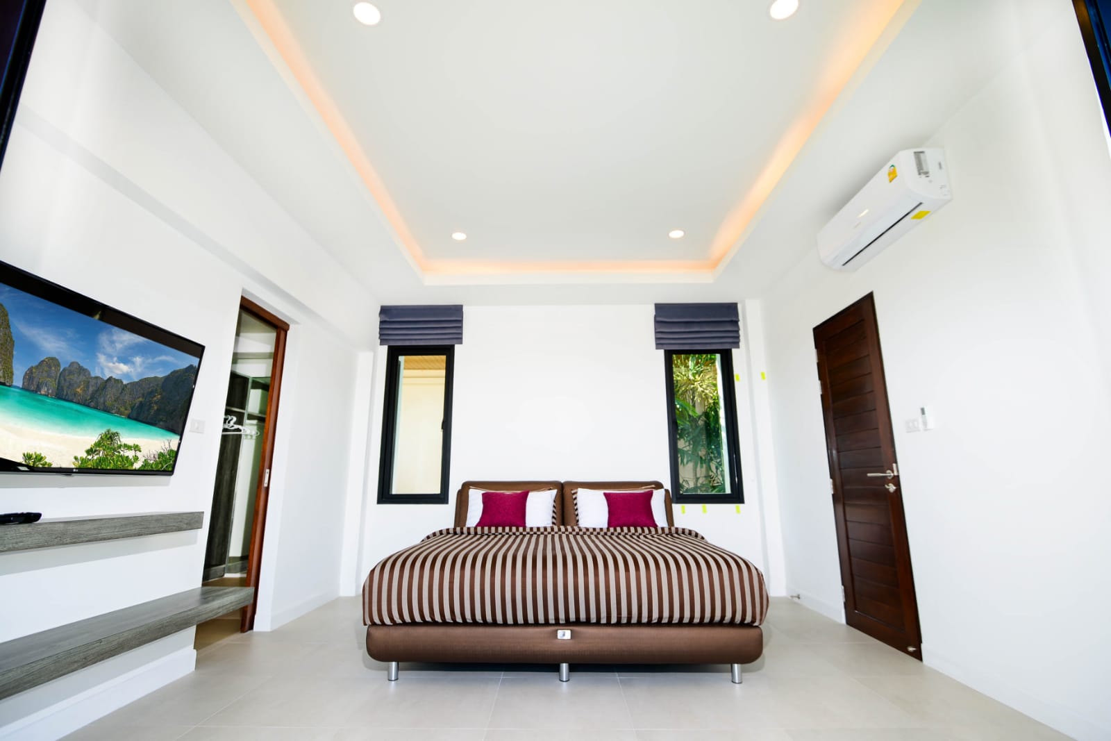For Rent : Nai Harn, New Pool Villa 2 story, 3 bedrooms 3 bathrooms.