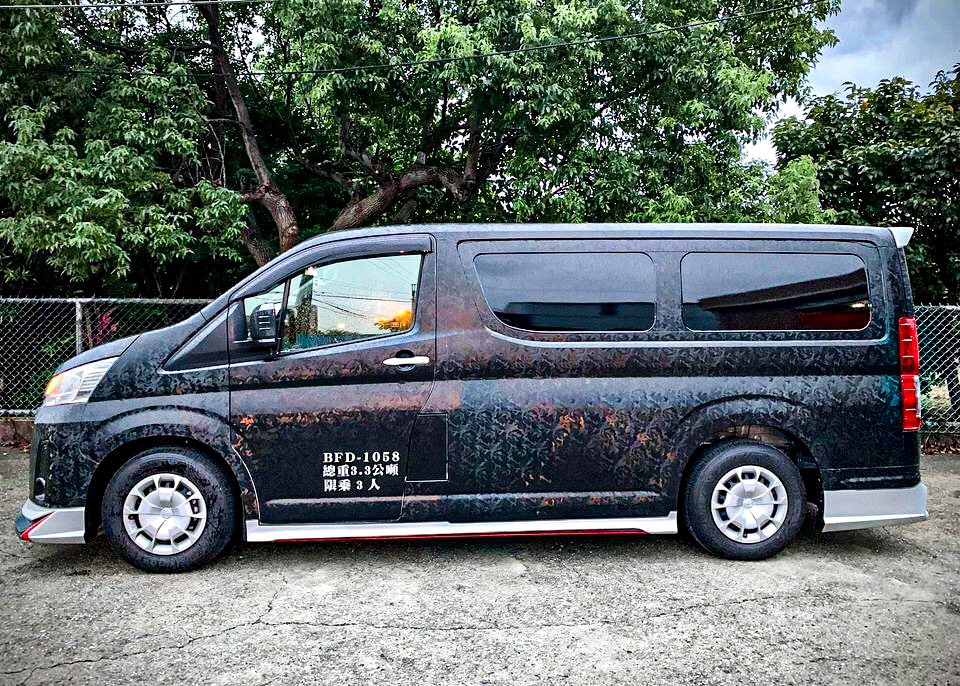 Toyota Hiace 2019 V.1 bodykits by Amoriz