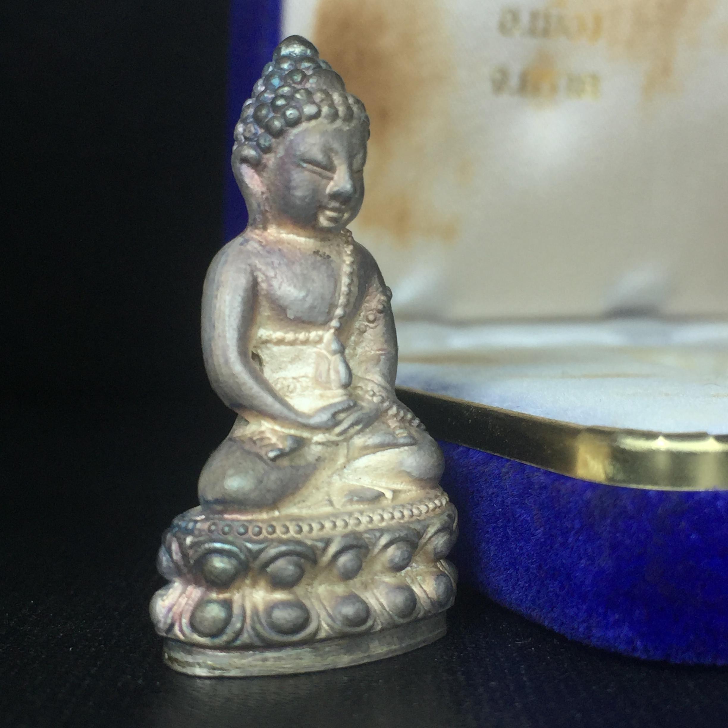 พระกริ่งรุ่นสร้างเจดีย์ วัดคีรีวิหาร ปี 2538 เนื้อเงิน(สภาพผิวสวยเดิม) ที่ระลึกในวาระครบ 5 รอบของ สมเด็จพระวันรัต(จุนท์ พฺรหฺมคุตฺโต) วัดบวรนิเวศวิหาร(เนื้อเงินตอกโค๊ตด้านหลังและเลขใต้ฐาน องค์นี้หมายเลข 360(ผลรวมได้9 เลขมงคล))(1 ใน 561 องค์)หายาก!!