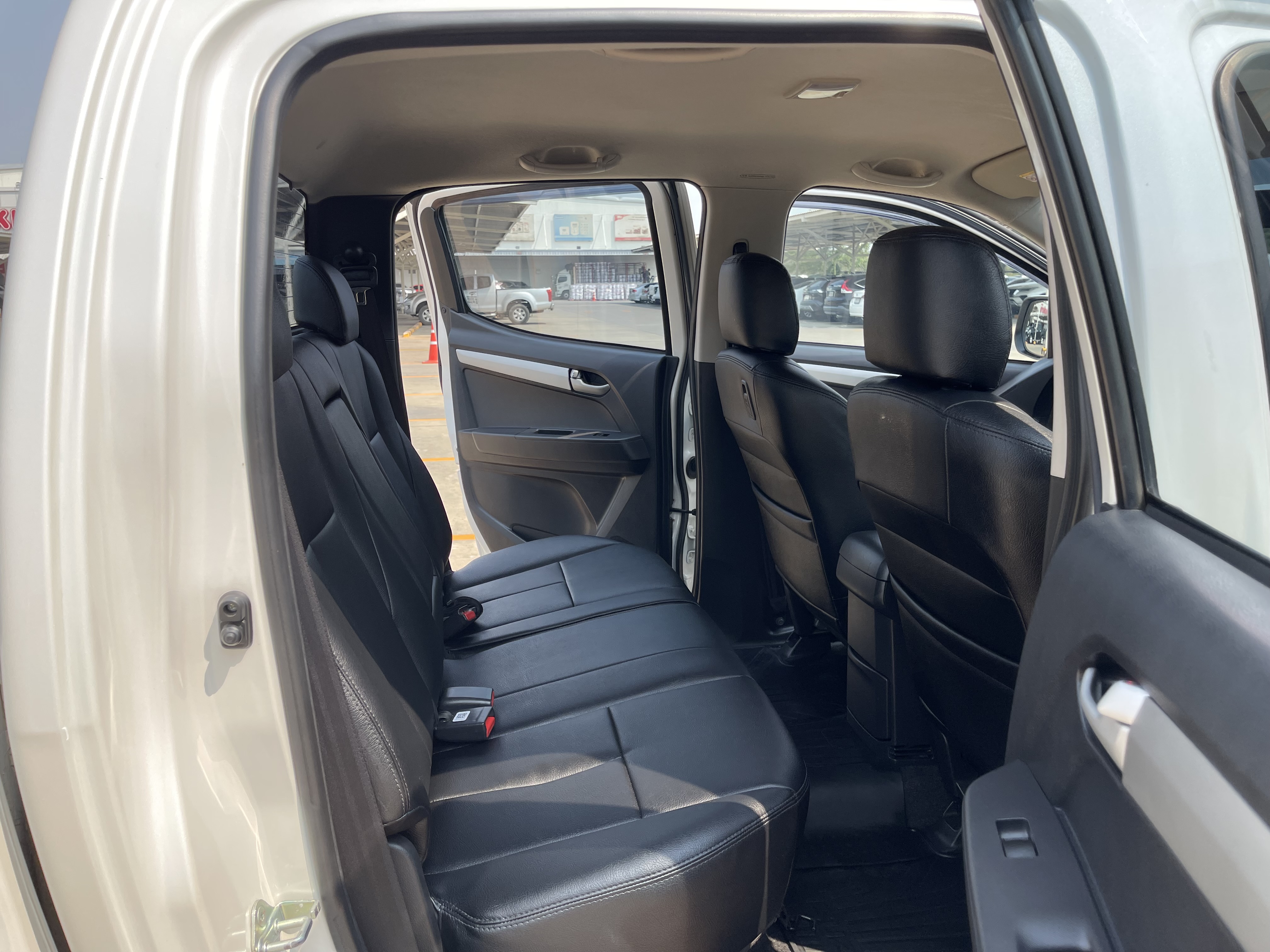 Isuzu Dmax All New 4ประตู Hilander 2.5 Vgs Z Dvd 2015 ขาวมุก