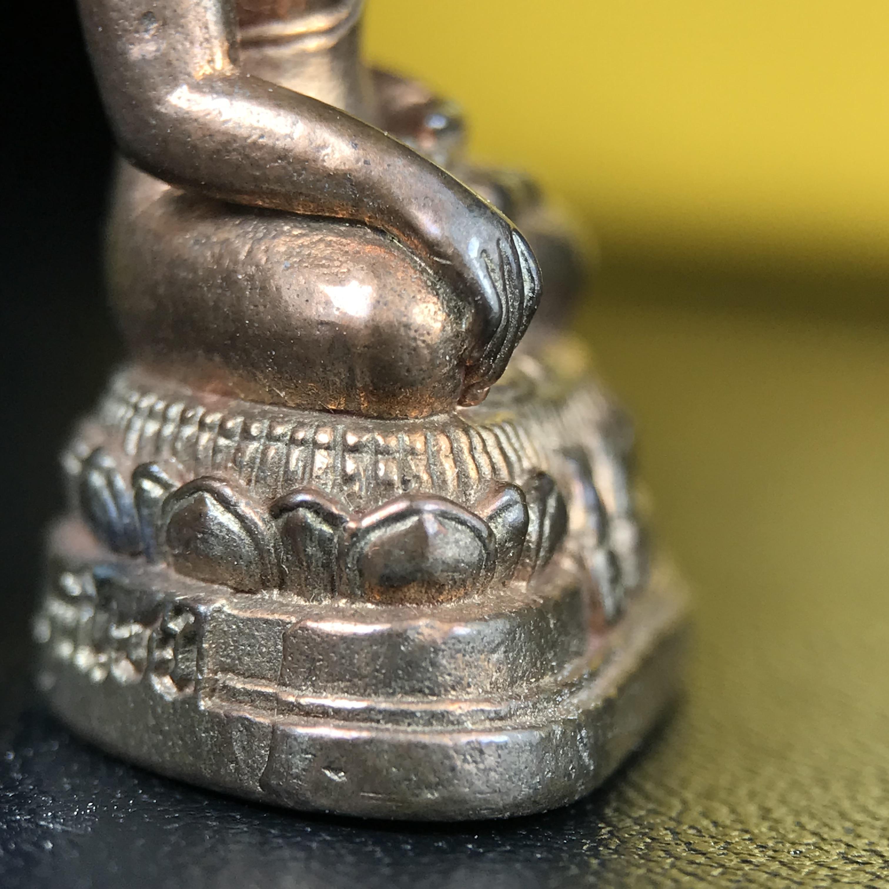 พระกริ่งพระพุทธนรสีห์ จปร.+ภปร. ครบรอบ 100 ปี ธนาคารไทยพาณิชย์ ปี 2550 พระกริ่งเนื้อนวโลหะพิเศษ(หล่อในพิธีเททอง)(หายาก)(พุทธศิลป์งดงาม)ด้านหน้าฐานประดับด้วยตราสัญลักษณ์ "จปร" และ "ภปร" (องค์เทหล่อในพิธีสร้างน้อย หายากมาก)1 ใน 1000 องค์