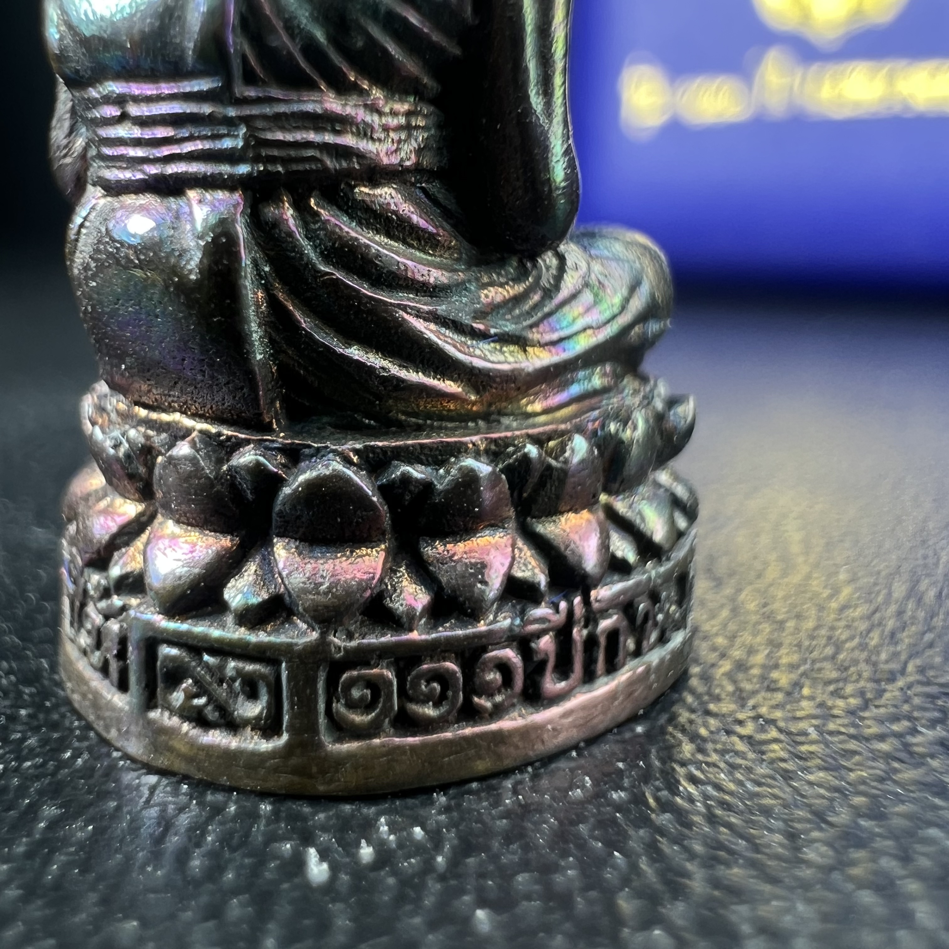 รูปเหมือนหล่อลอยองค์หลวงปู่ทวด รุ่น 111ปี กระทรวงกลาโหม เนื้อนวโลหะรมดำ-ปัดเงา ปี2540 พิธีใหญ่ เข้มขลัง นิยม พร้อมกล่องบรรจุเดิม(คัดสภาพสวยผิวเทพๆผิวรุ้งๆ)ทั้งพิธีทั้งพุทธศิลป์ทรงคุณค่าอีกหนึ่งรุ่นยอดนิยม