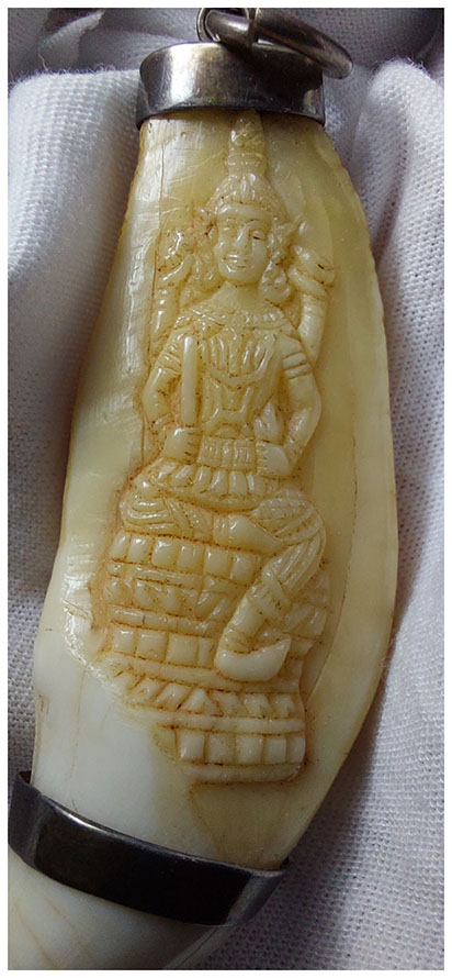 เขี้ยวหมี(เต็มเขี้ยว) แกะรูปพระอินทร์--BPT2580-A