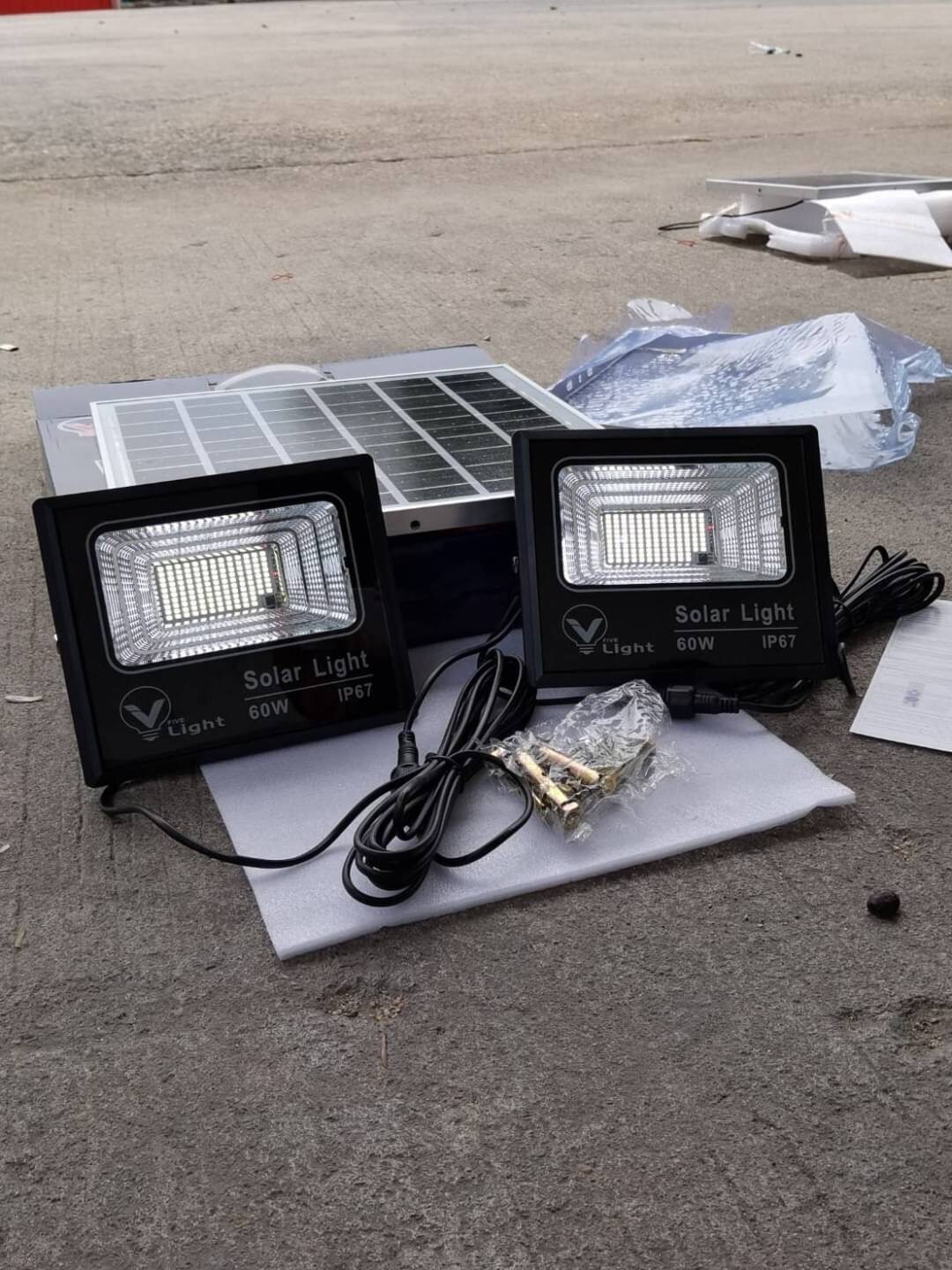 Vlight โคมโซล่าเซล 1แผง 2โคม 60W 100W 150W Floodlight TWIN Solar Cell สปอร์ตไลท์ โซล่าเซล saloarcell