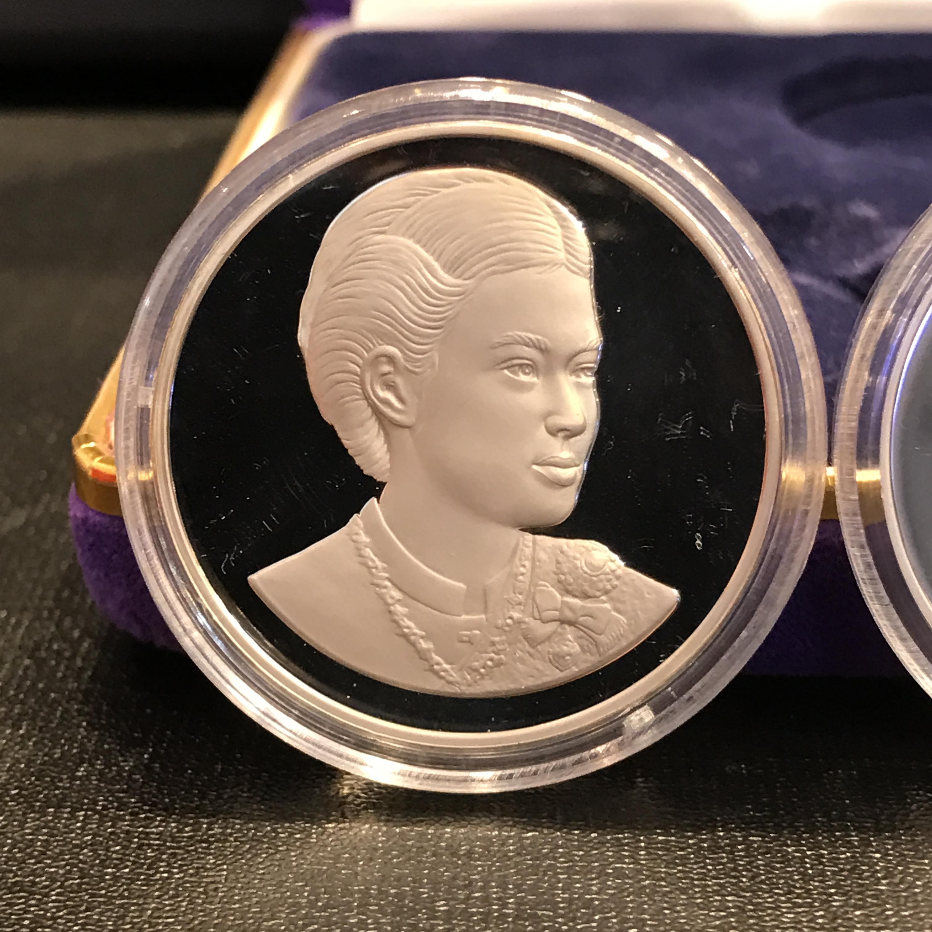 เหรียญที่ระลึกเทิดพระเกียรติสมเด็จพระเทพรัตนราชสุดาฯ สยามบรมราชกุมารี องค์อุปถัมภ์ดนตรีไทย เนื่องในวโรกาสทรงเจริญพระชนมายุ 36 พรรษา พ.ศ.2534(ชุด ดีด สี ตี เป่า)(1ใน1005ชุด)(หายาก)