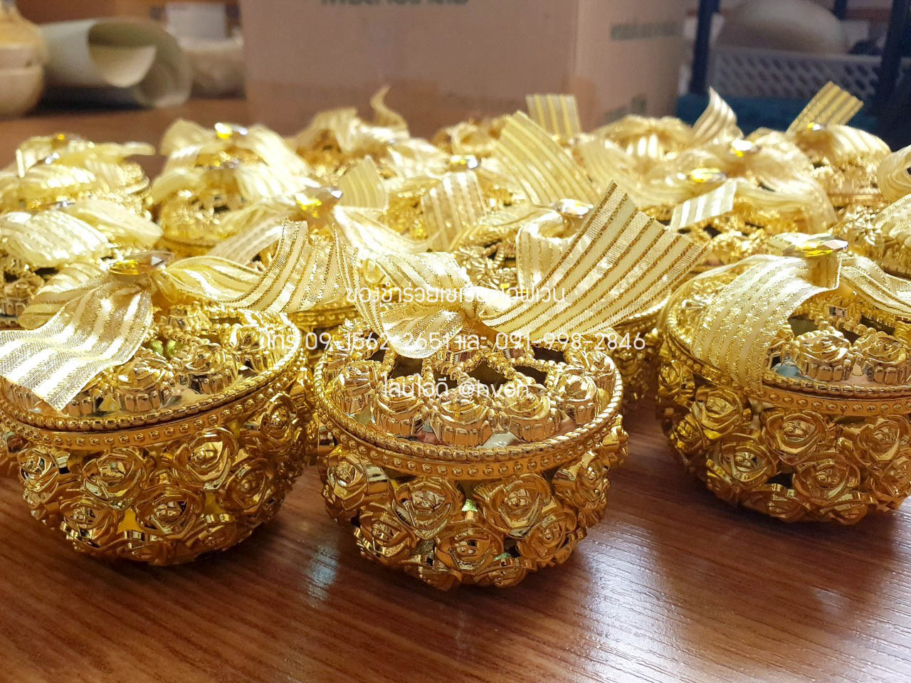 ของชำร่วยงานศพ ตลับใส่ของ ฉลุลายกุหลาบ สีทอง