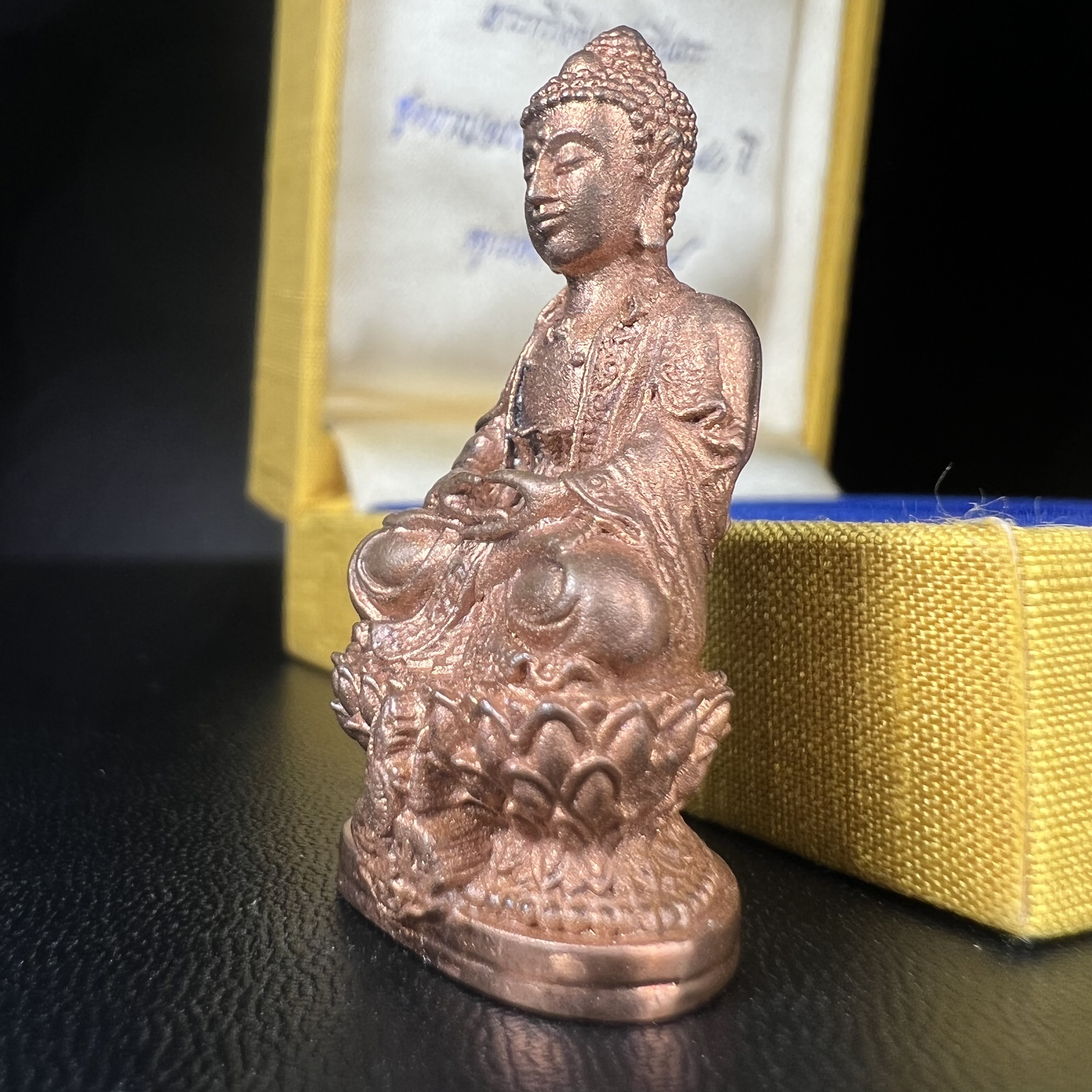 พระกริ่งจีน "ต้าเยิ่นถะ" (เนื้อทองทิพย์)(สร้างน้อยหายากพบเจอน้อย) รุ่น กาญจนาภิเษก ครองราชย์ 50 ปี วัดบวรนิเวศวิหาร ปี2538 (คัดสภาพสวยเดิม พิธีใหญ่ พุทธศิลป์งดงาม)1 ใน 3500 องค์