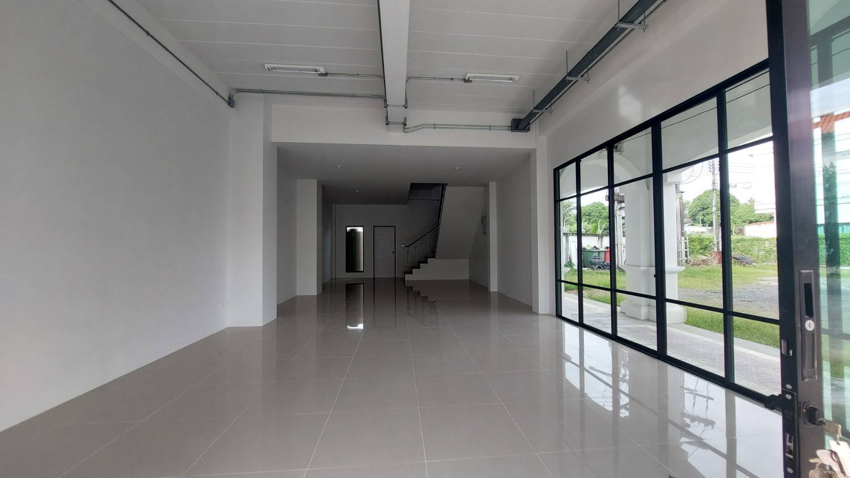 For Sales : Ratsada, 3-Storey Commercial Building, 3 bedroom 4 bathroom