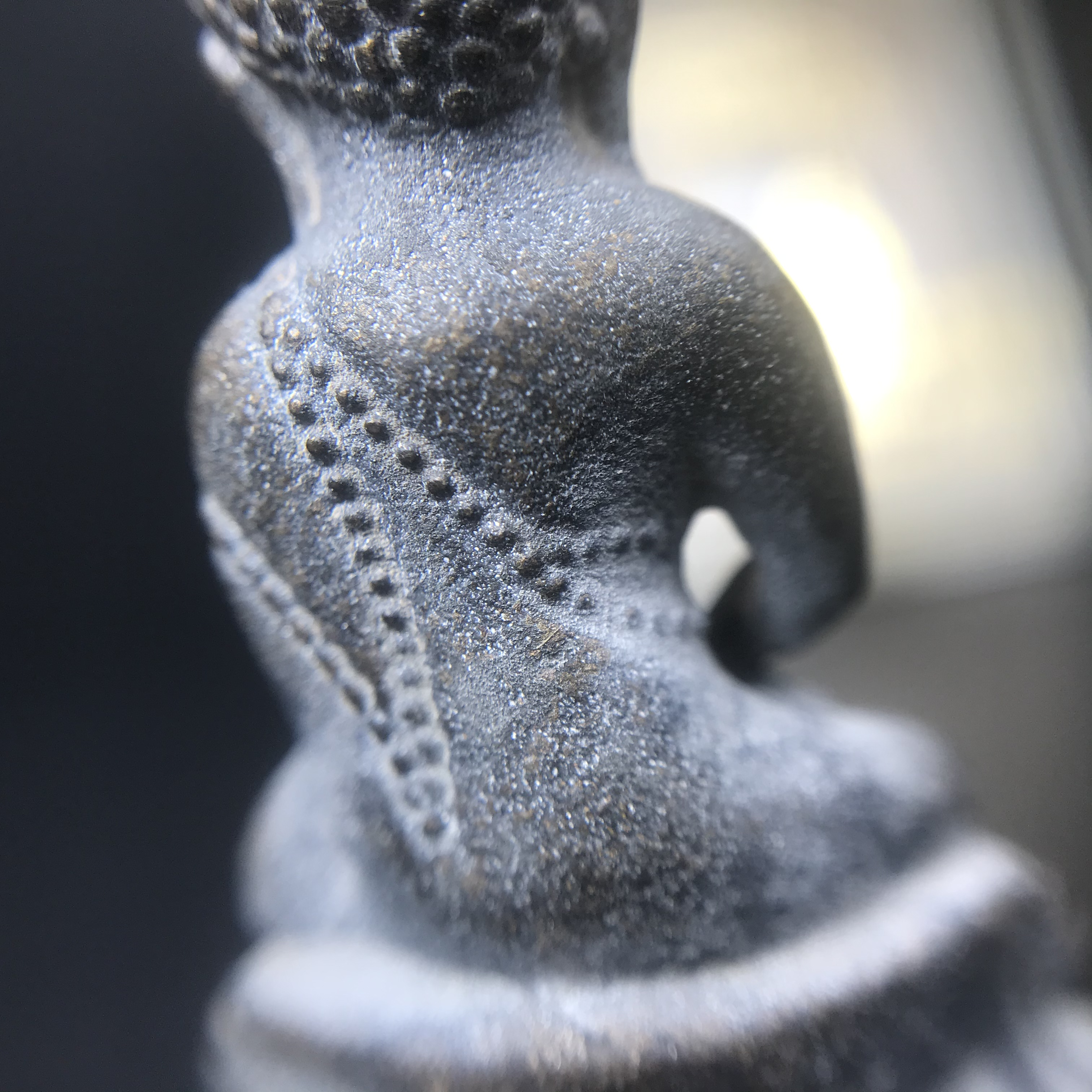 พระกริ่งชินบัญชรฉลองพระชันษา 100 ปี สมเด็จพระญาณสังวร วัดบวรนิเวศวิหาร ปี 2556 เนื้อนวโลหะผสมทองคำก้นทองแดง พิธีใหญ่ มวลสารเด่น นิยม(1 ใน 2556 องค์)