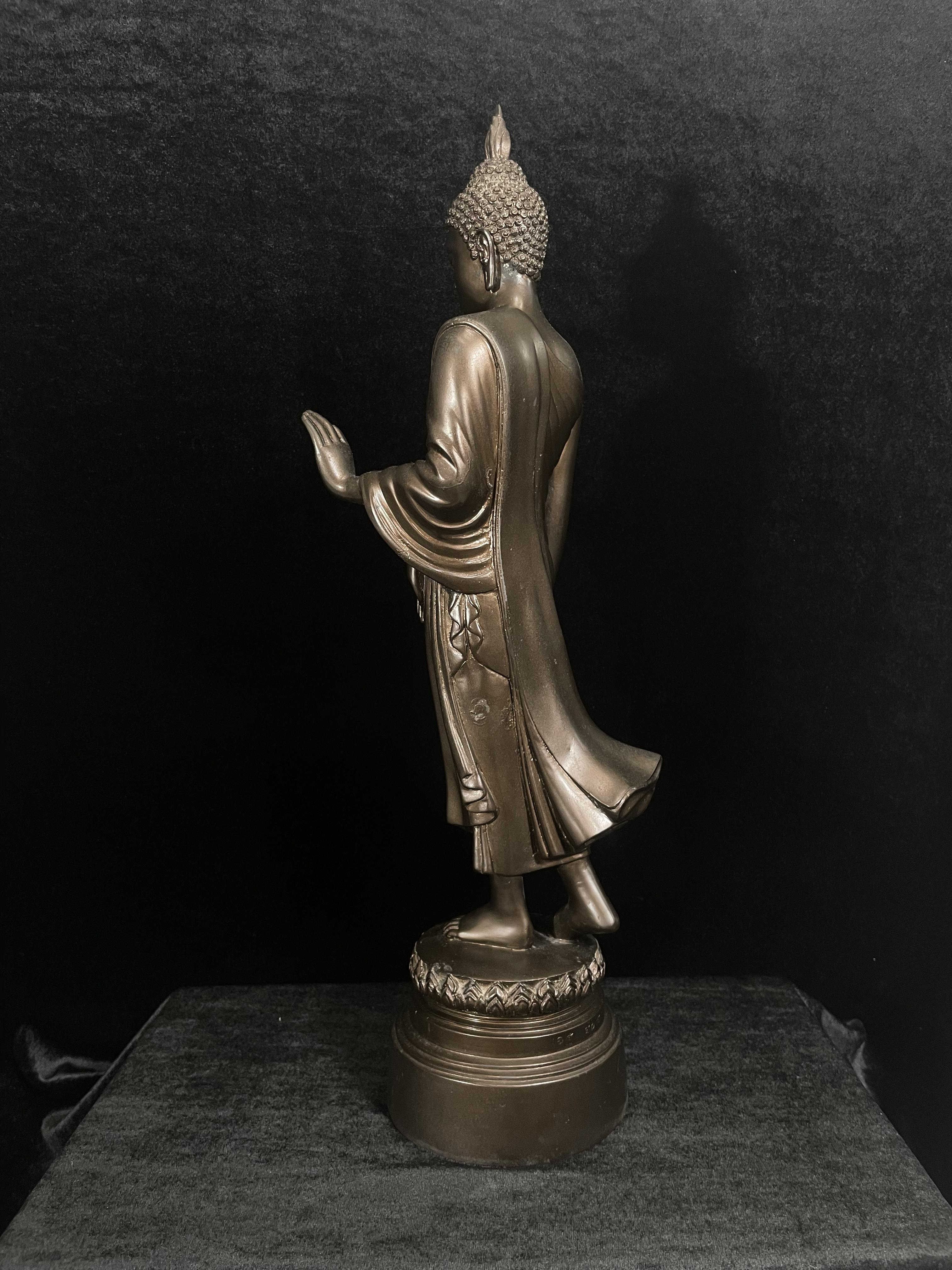 พระบูชา 25พุทธศตวรรษ พระศรีศากยะทศพลญาณ ประธานพุทธมณฑลสุทรรศน์ ปี2530 ตราสัญลักษณ์ ในมหาวาระพระชนมพรรษา ครบ 5 รอบ 60 พรรษา เมื่อ 5 ธันวาคม ปี 2530 หมายเลข (๑๕)๔๐๕ (เลขสวยผลรวมได้ 9 เจริญก้าวหน้าในทุกๆด้าน) ขนาดความสูง 15 นิ้ว รวมฐานสูง 18 นิ้ว(นิยมหายาก)