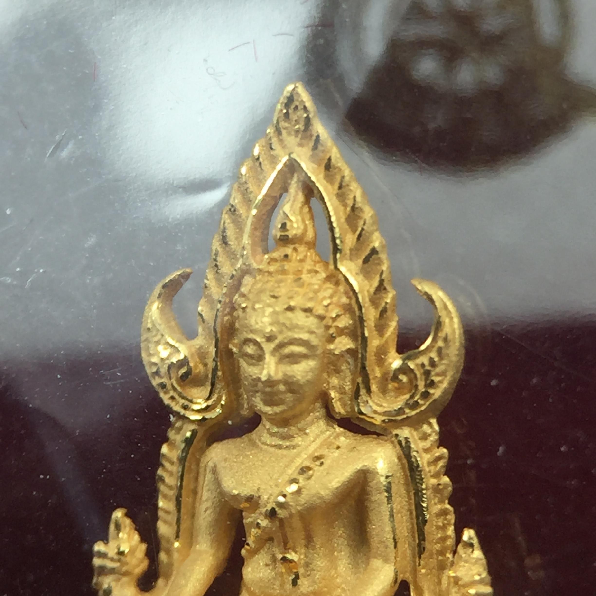 พระพุทธชินราช รุ่น ประวัติศาสตร์ มูลนิธิเพื่อตำรวจไทยจัดสร้าง ปี 2562 เนื้อทองคำขัดเงา พิมพ์ลอยองค์จิ๋ว(ขนาดสูง 1.5 ซม.) (สภาพ สวย ซีนซองเดิม กล่องบรรจุเดิมครบสมบูรณ์)