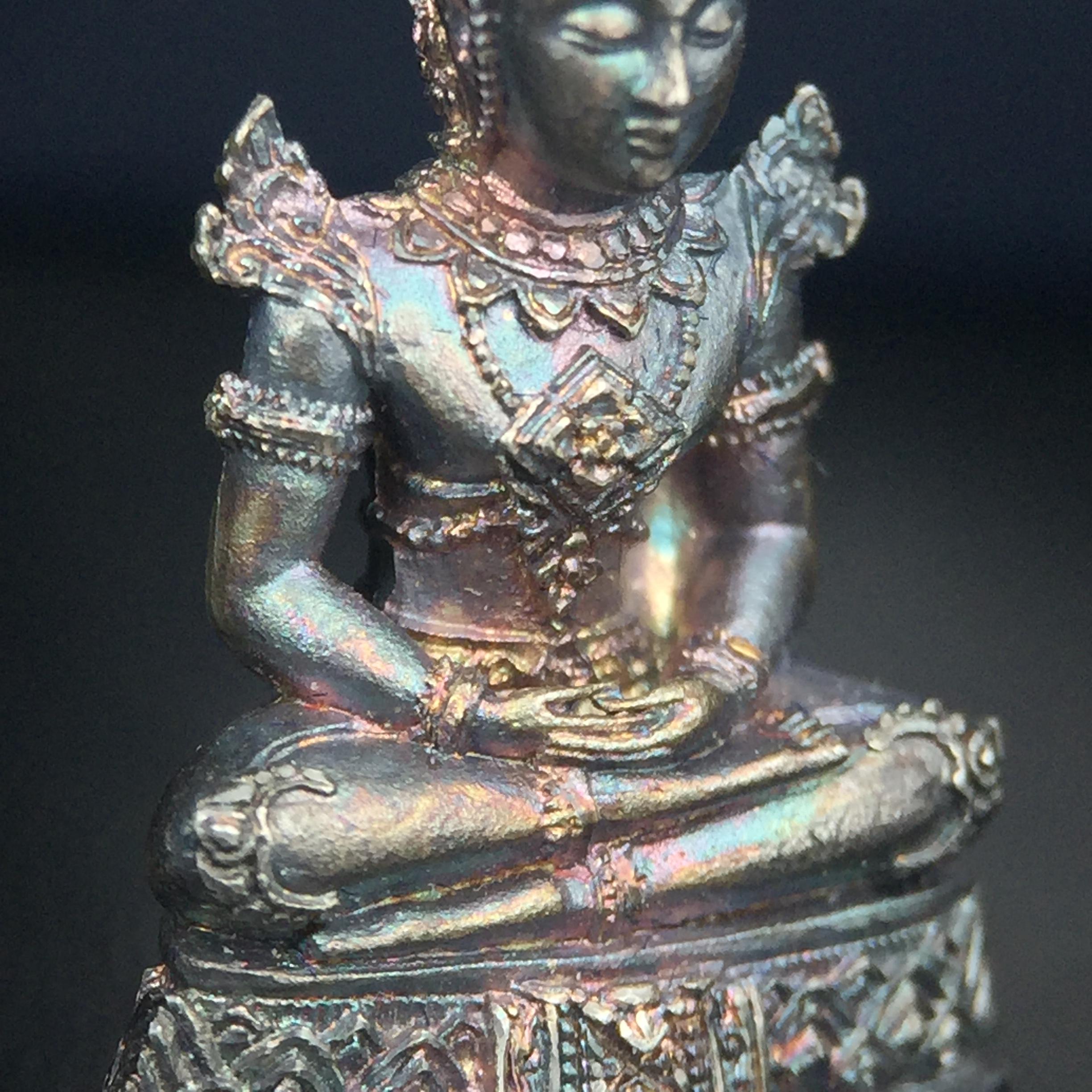 พระแก้วมรกต กรมสรรพสามิตจัดสร้างขึ้นเนื่องในโอกาสครบรอบ 64 ปีของกรมสรรพสามิต และเนื่องในวโรกาสที่พระบาทสมเด็จพระเจ้าอยู่หัวทรงครองราชย์ครบ50ปีเมื่อ พ.ศ.2539 เนื้อเงินทรายนวลขัดเงา(ผิวเดิมๆขึ้นสีรุ้งธรรมชาติสวย(สเน่ห์พระเนื้อเงินสีสันที่ธรรมชาติสรรค์สร้าง)