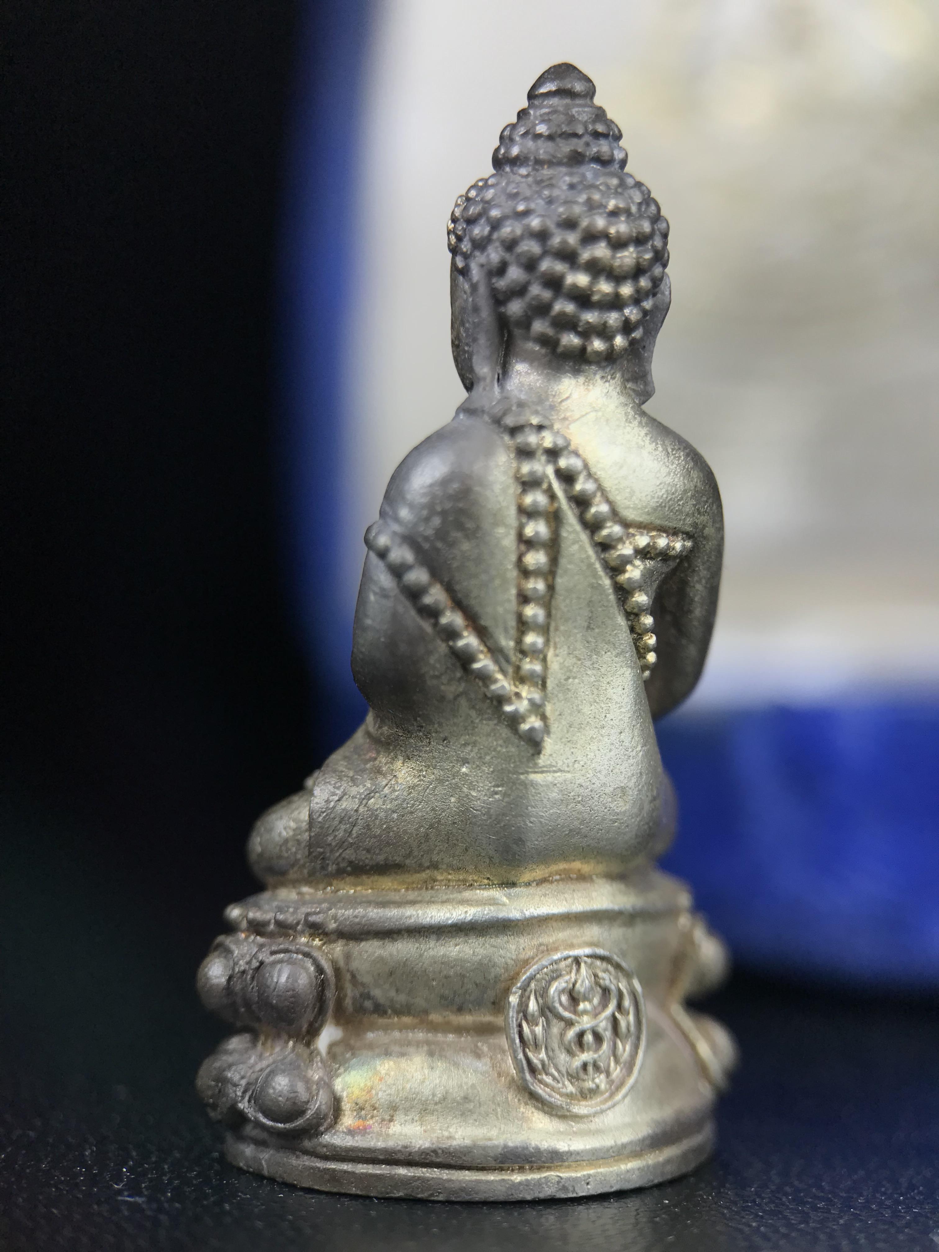 พระกริ่งศิรากาศ ภปร.(พระกริ่งคุ้มเกล้า)วัตถุมงคล"คุ้มเกล้าฯ" มูลนิธิ “คุ้มเกล้า” ในพระบรมราชูปถัมภ์ จัดสร้าง โรงพยาบาลภูมิพล เนื้อเงิน(พิมพ์หน้าไทย)(สภาพผิวเดิมขึ้นน้ำทองเก่าเก็บอย่างดีพร้อมกล่องบรรจุสวยมากมาก!)(ในหลวงรัชกาลที่9เสด็จเททอง)(พิธีใ