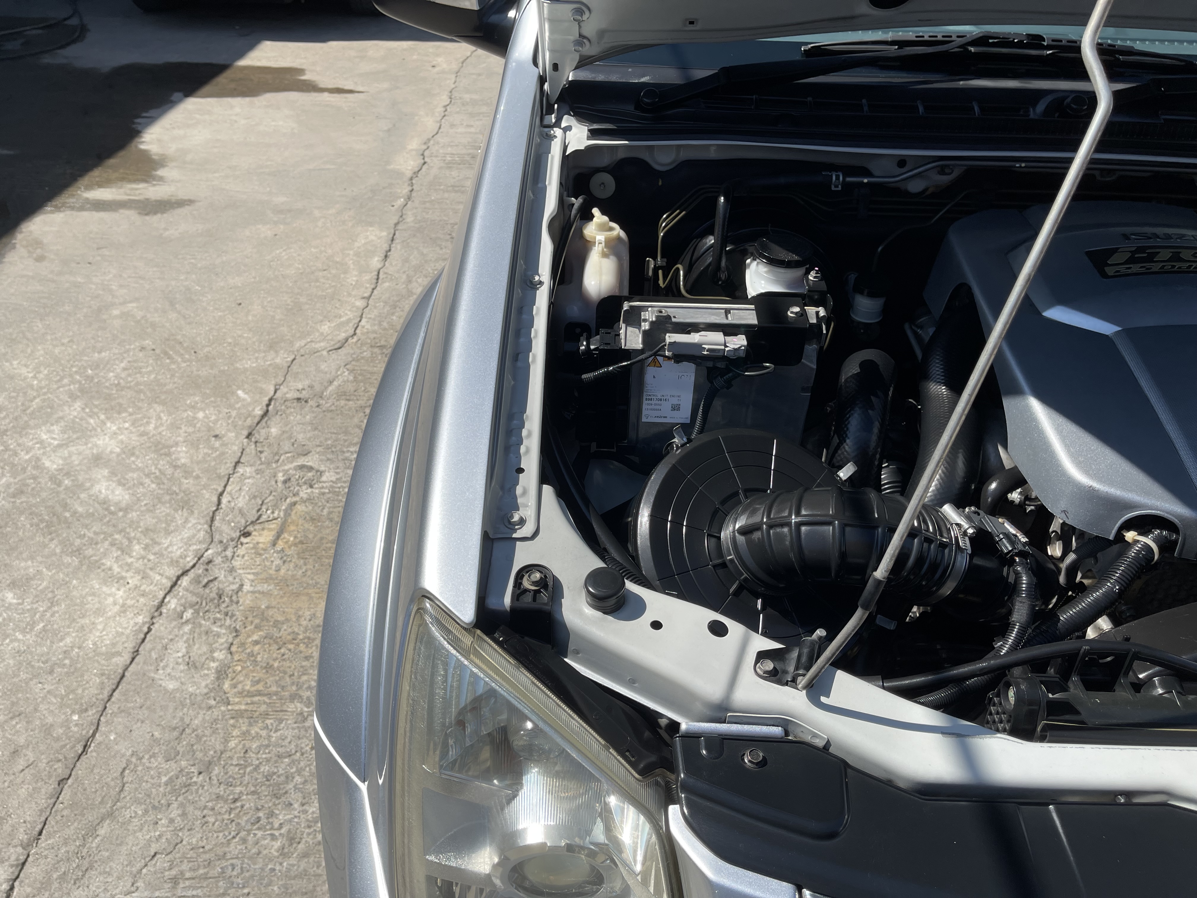 Isuzu Dmax 4ประตู Hilander 2.5 Abs Navi 2011 เงิน