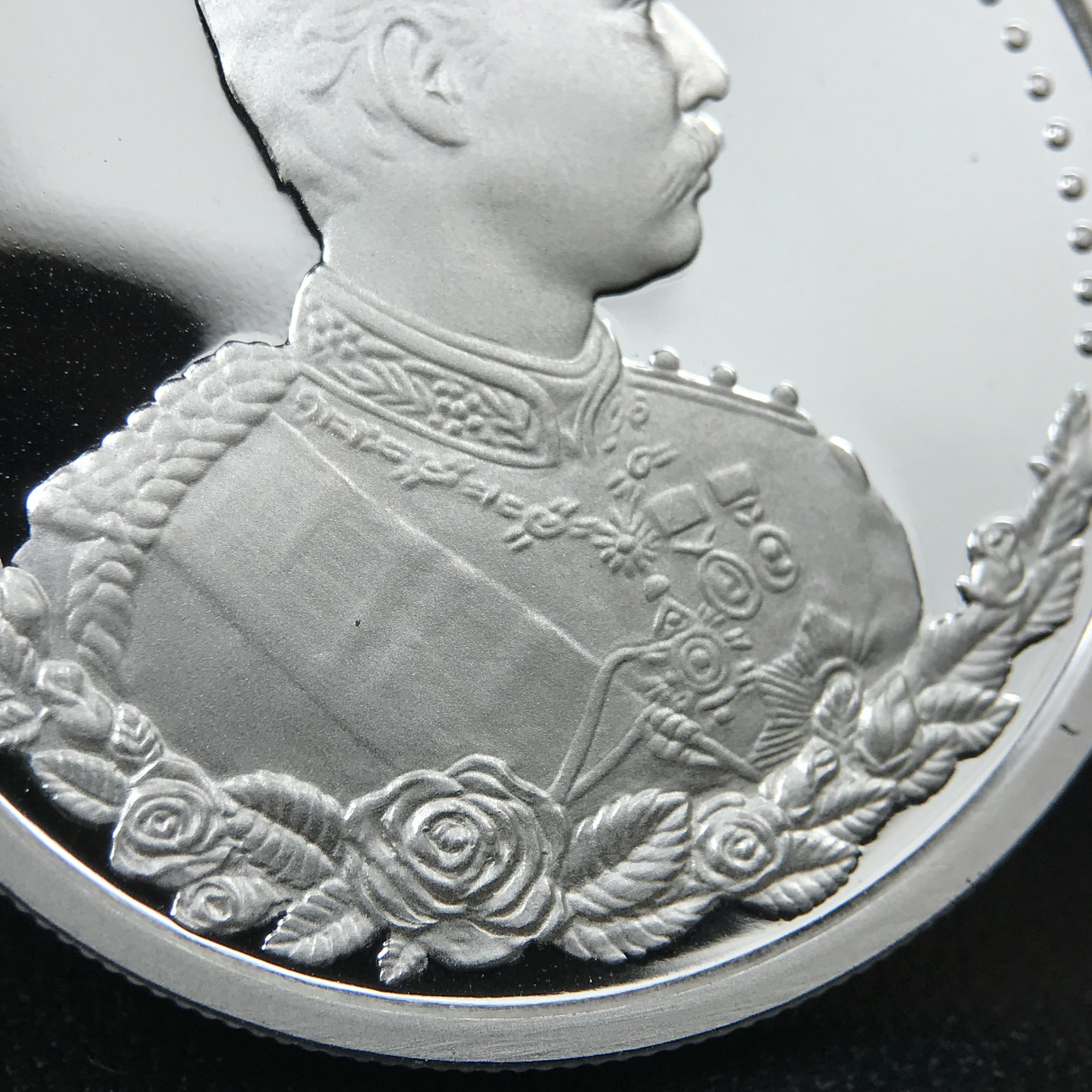 เหรียญรัชกาลที่ 5 หลัง 12 นักษัตริย์ รุ่นมหาลาภ ปี 2539 เนื้อเงินขัดเงา บล็อกนอก(เพิร์ธ)ออสเตรเรีย ขนาด 3.2 ซ.ม. กล่องบรรจุเดิมครบสมบูรณ์สวยงาม พิธีพุทธาภิเษก ณ.พระอุโบสถ วัดพระแก้ว สมเด็จพระญาณสังวร สมเด็จพระสังฆราช เป็นประธานพิธี