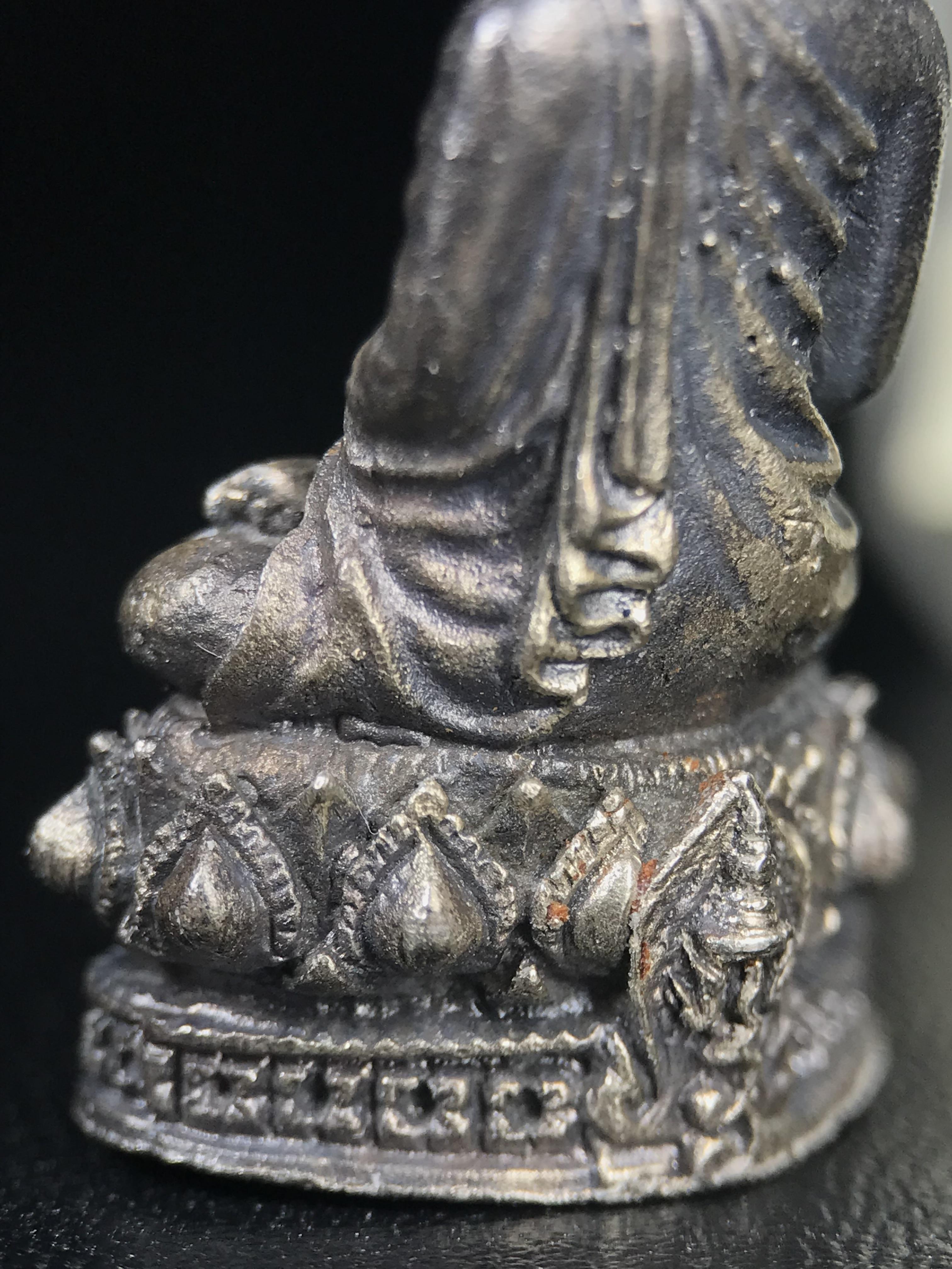 พระกริ่งพรหมรังสี อนุสรณ์ 190 ปี สมเด็จพระพุฒาจารย์ โต วัดอินทรวิหาร ปี2521 เนื้อเงิน(ผิวเดิมเข้มขลัง)พิธีมหาพุทธาภิเษกครั้งยิ่งใหญ่ พิธีสรรพสิทธิชัยไพรีพินาศมหามังคลาภิเษก หมายถึงฤกษ์การปลุกเสกที่เน้นด้านโชคลาภ มีชัยชนะต่อศัตรูการค้า การงาน(รุ่นนี้แนะนำ)