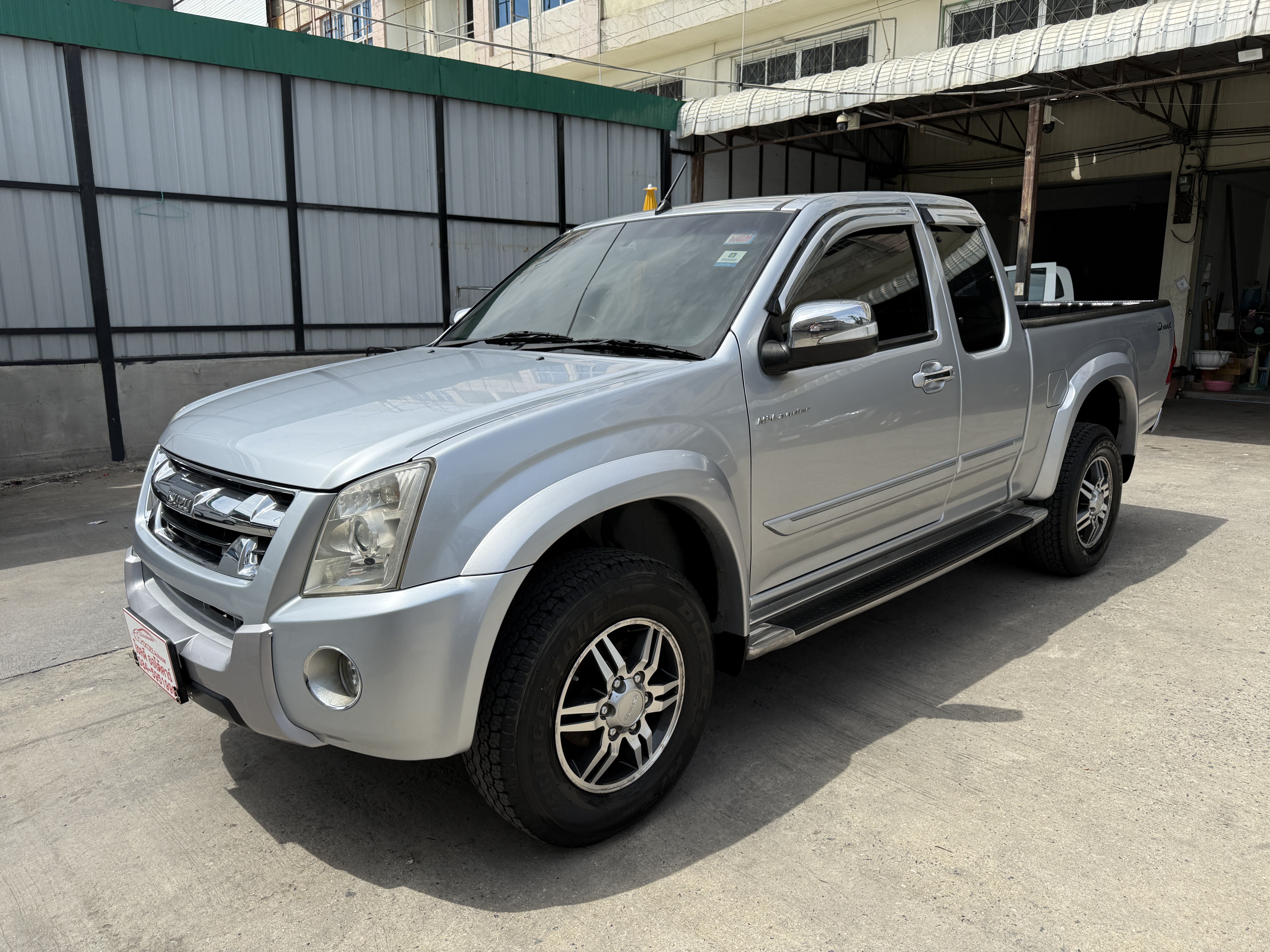Isuzu Dmax Cab Hilander 2.5 Abs 2010 เงิน