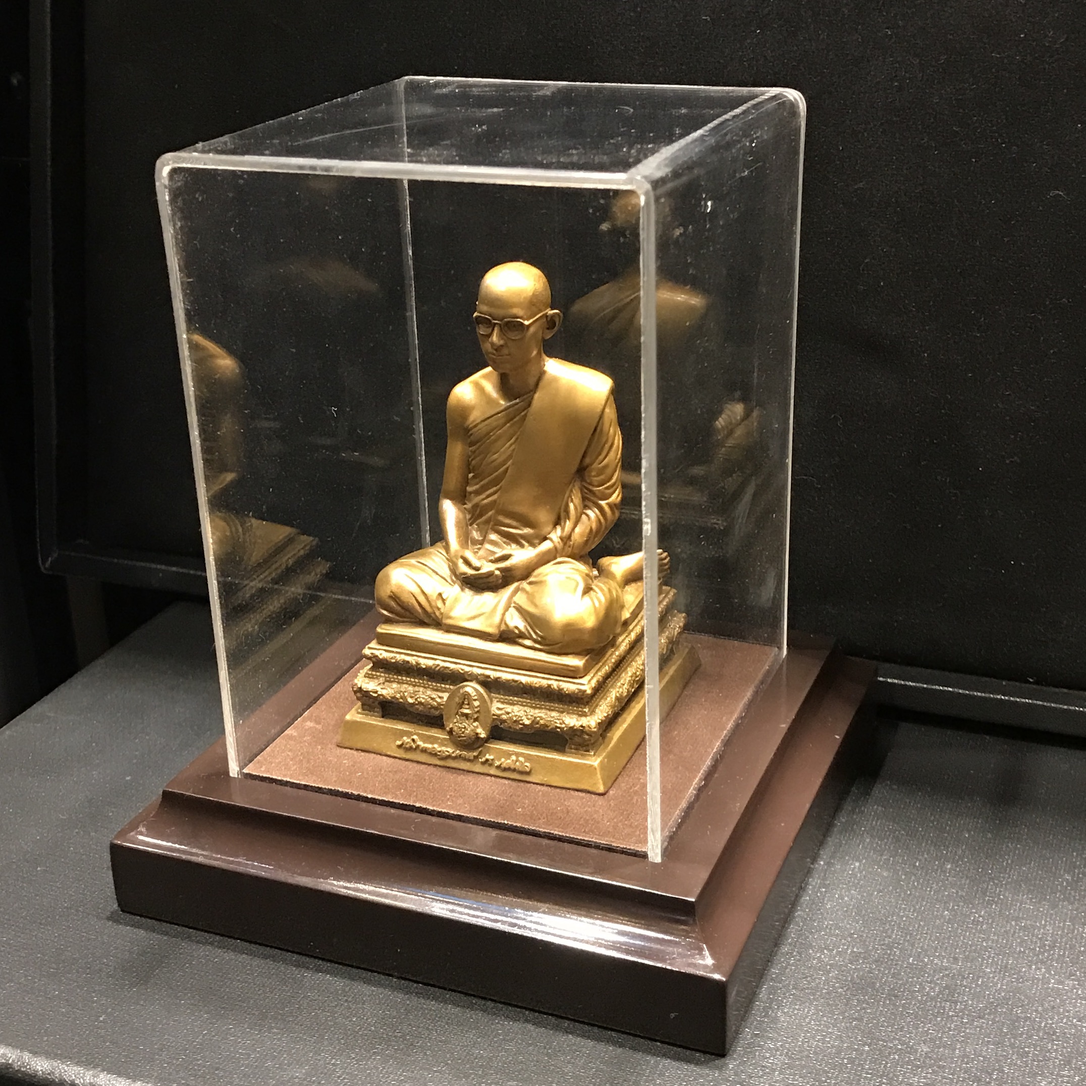 พระบรมรูปพระบาทสมเด็จพระเจ้าอยู่หัวทรงผนวช กำลังแผ่นดิน ปี2554