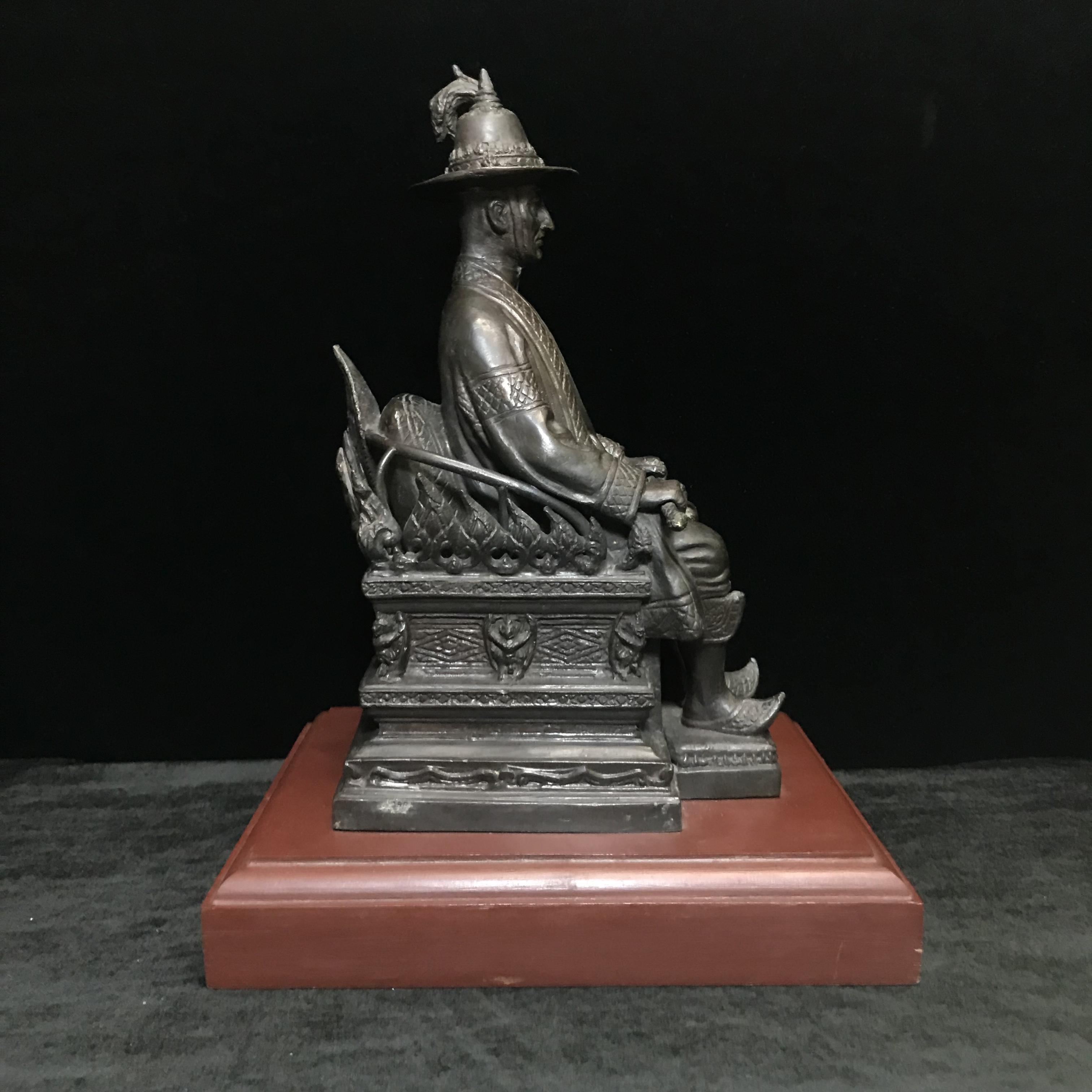 พระบรมรูปหล่อพระบาทสมเด็จพระพุทธยอดฟ้าจุฬาโลกมหาราช (ร.1) ทรงนั่งบัลลังก์ จัดสร้างโดยรัฐสภาผู้แทนราษฎร เนื้อโลหะสัมฤทธิ์ ปี 2539(หายาก)