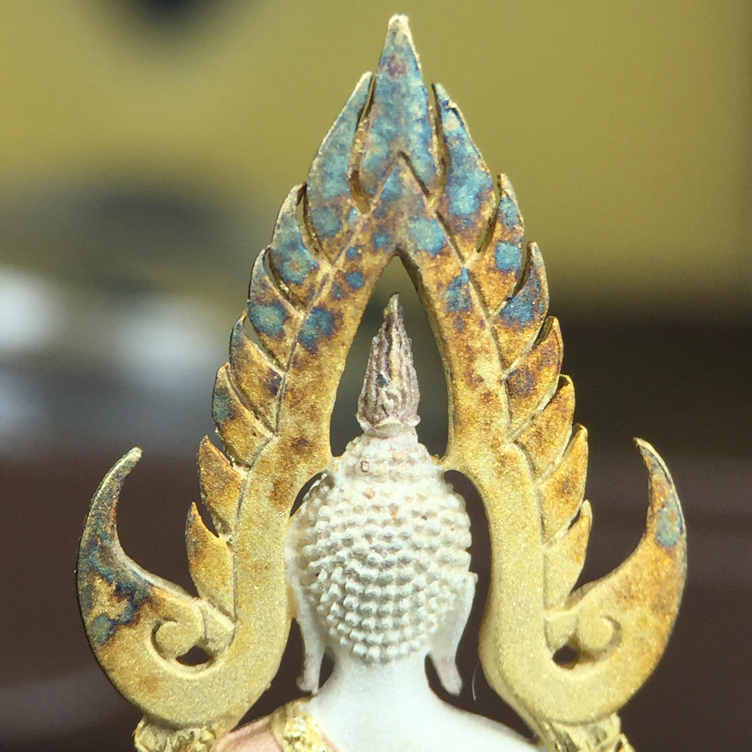 พระพุทธชินราช ภปร. โครงการ "เพราะแผ่นดินนี้ คือ แผ่นดินเกิด" ปี2548(รุ่นแรก) ลอยองค์ หน้าตัก 1/2 นิ้ว เนื้อเงินสามกษัตริย์(ผิวเดิมติดรุ้งๆสวยดีมีเสน่ห์) พุทธศิลป์งดงามทรงคุณค่า รุ่นยอดนิยม