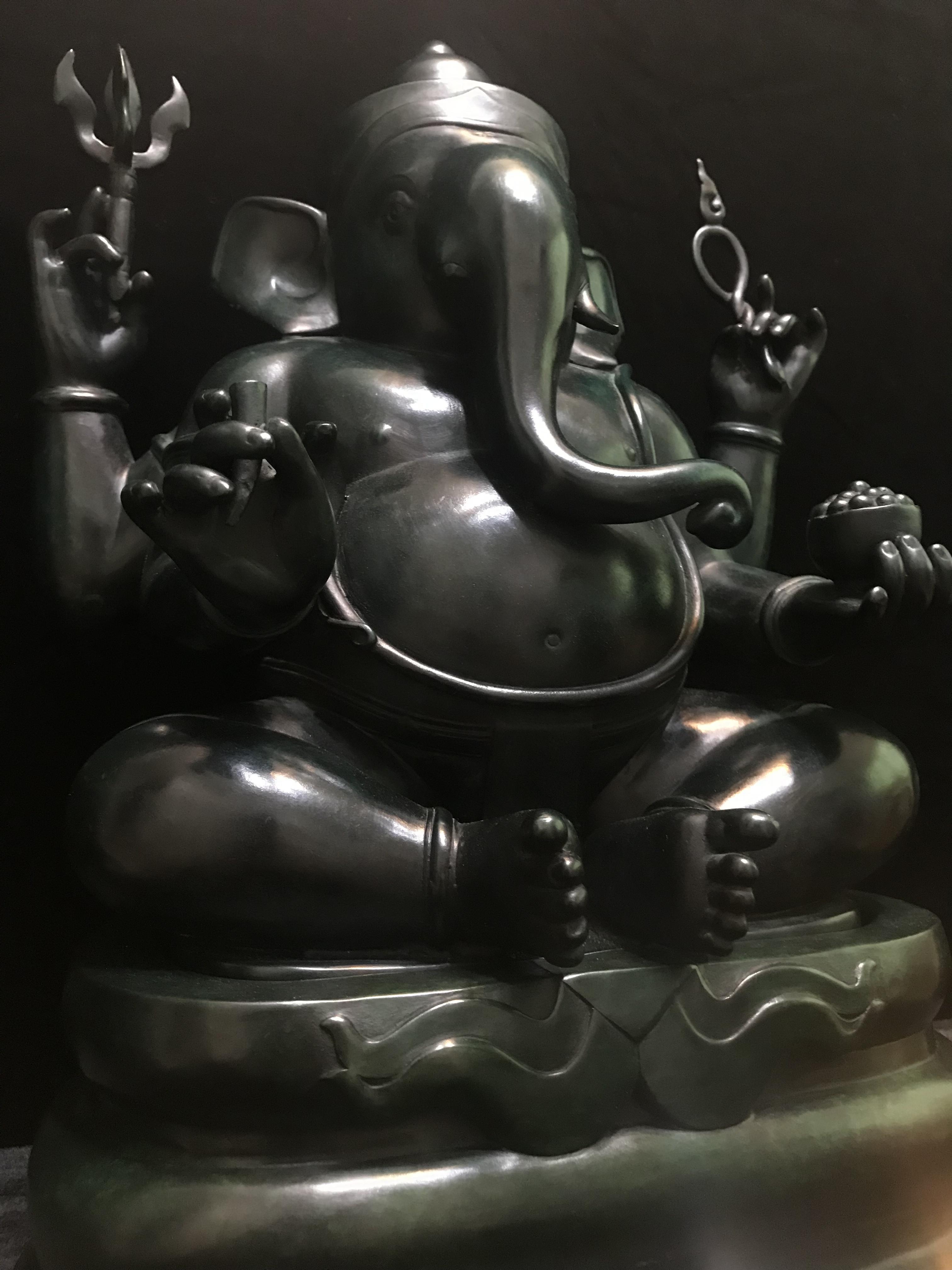 พระพิฆเนศวร์ 65 ปี คณะจิตรกรรม มหาวิทยาลัยศิลปากร ปี2551 ลอยองค์เนื้อสำริดขนาดหน้าตัก 9 นิ้ว(เนื้อสำริดเขียวพลาติน่า)