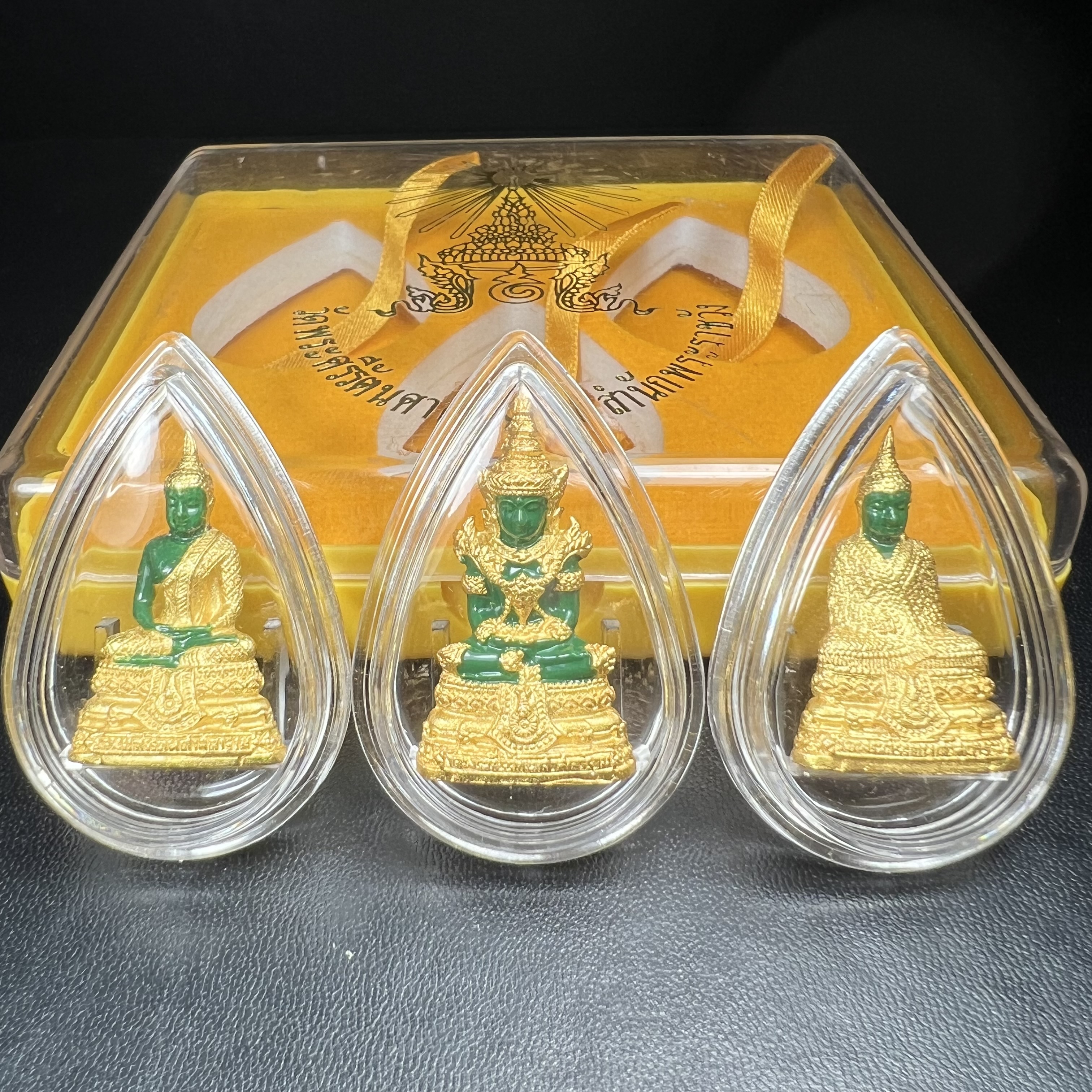 พระพุทธมหามณีรัตนปฏิมากร(พระแก้วมรกต) วัดพระศรีรัตนศาสดาราม สำนักพระราชวัง จัดสร้าง ชุด3 ฤดู ร้อน ฝน หนาว(บรรจุมวลสารใต้ฐาน)