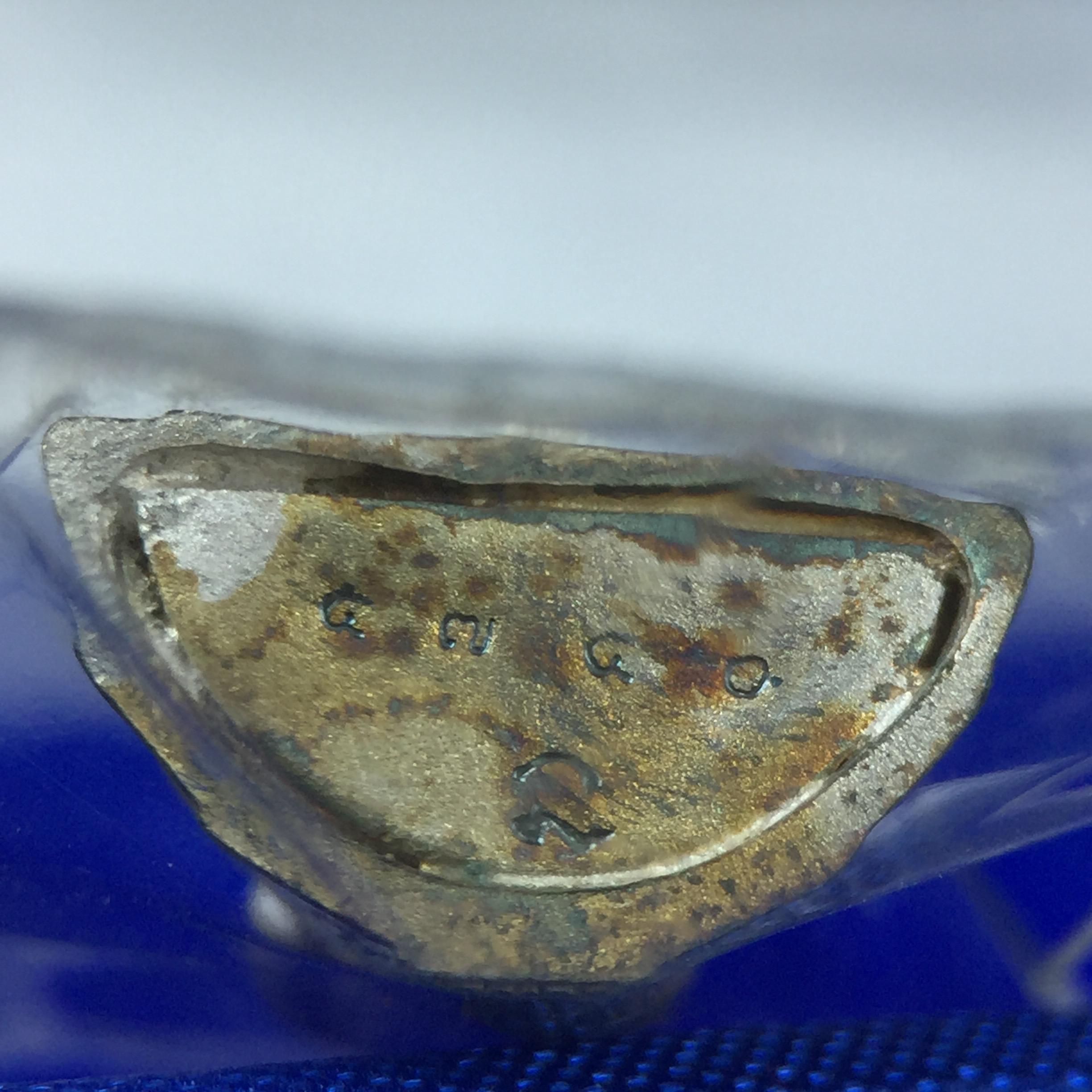 พระชัยวัฒน์พุทธสิหิงค์ ภปร. รุ่นสร้างหอพระธรรมศาสตร์ ปี2542 เนื้อเงิน(ผิวเดิม ซีนซองเดิม กล่องครบสวยสมบูรณ์) มหาพิธี 3วาระอันยิ่งใหญ่(ตอกโค๊ตและหมายเลข)1ใน 10000 องค์