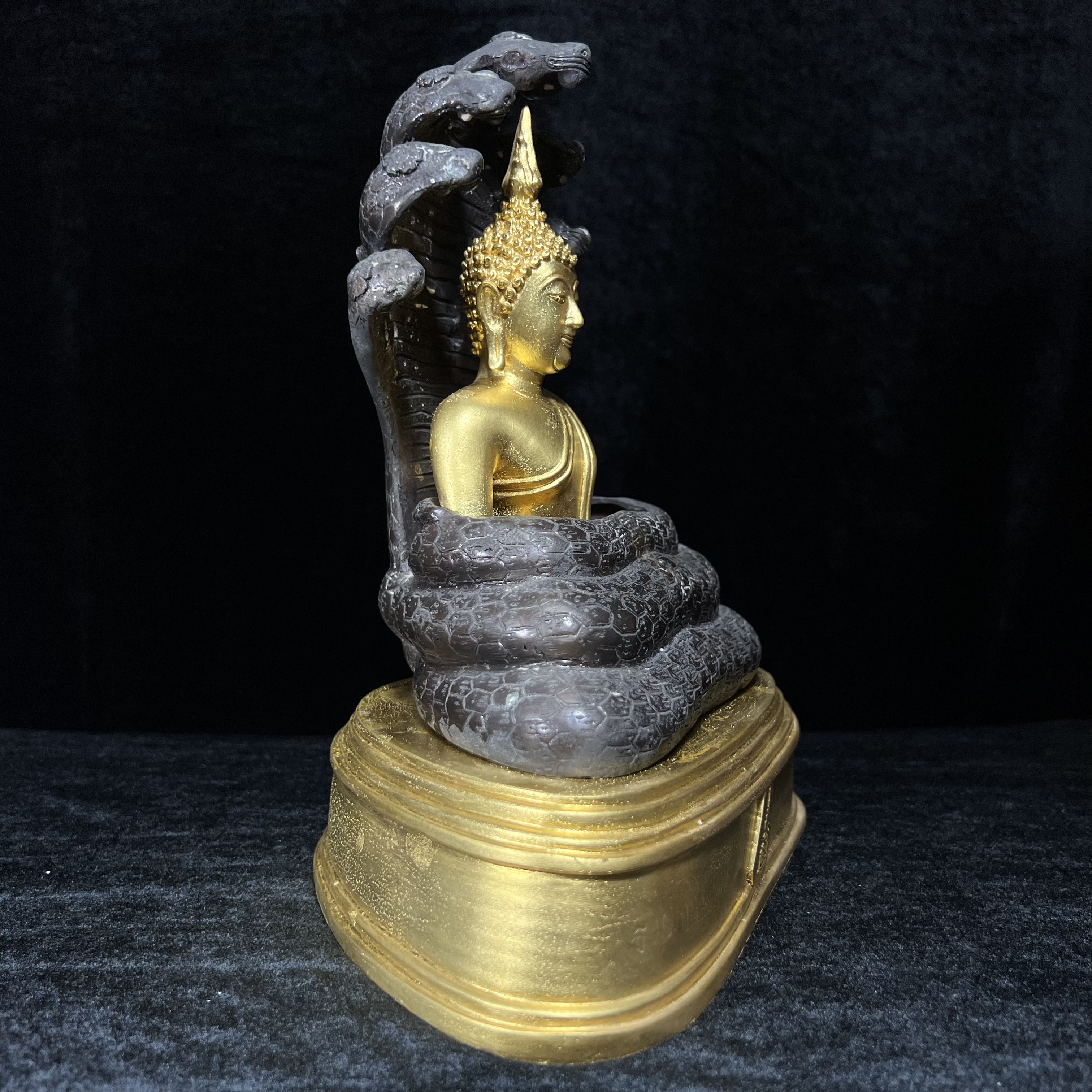 สมเด็จพุทธบูชาปางนาคปรก ญสส. วัดบวรนิเวศวิหาร ปี 2540 พระบูชาขนาด 7 นิ้ว เนื้อโลหะผสมปิดทอง จัดสร้างโดยกระทรวงยุติธรรม ในวโรกาสในหลวงรัชกาลที่ 9 ฉลองสิริราชย์สมบัติครบ 50 ปี และสมเด็จพระญาณสังวร สมเด็จพระสังฆราช 84 พรรษา งานพุทธศิลป์สวย เข้มขลัง....2 ถอด