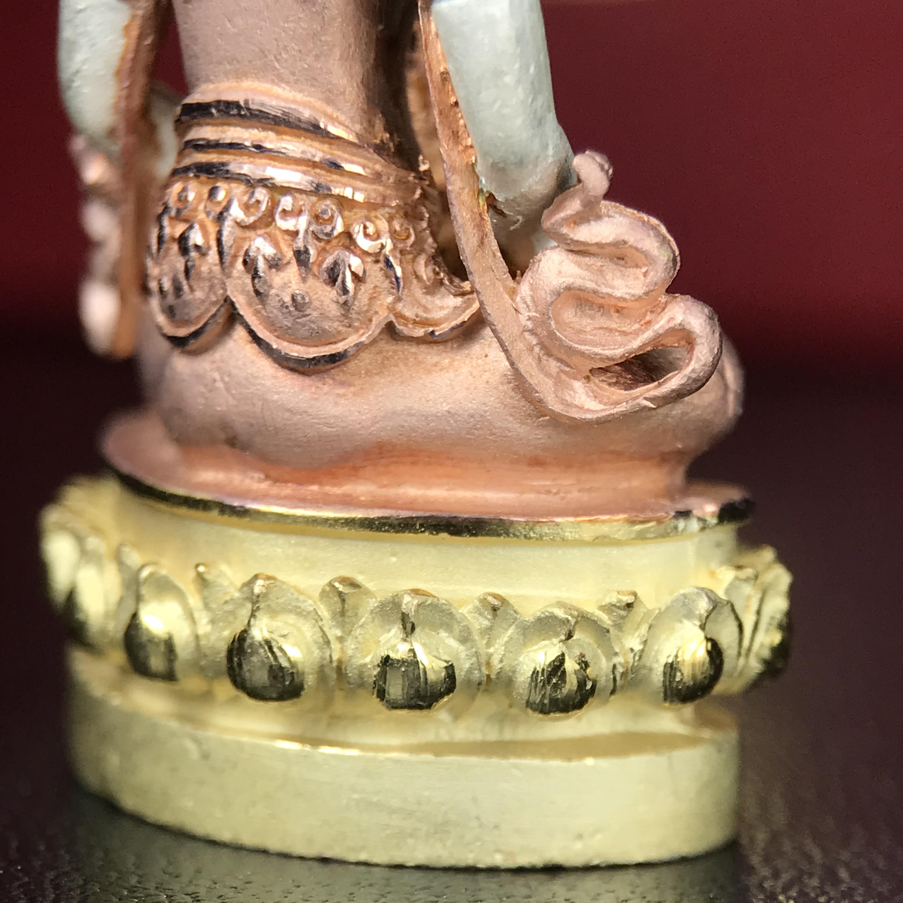 พระกริ่งอวโลกิเตศวร ( เจ้าแม่กวนอิม ) วัดโพธิ์แมนคุณาราม รุ่นอุดมโภคทรัพย์ พ.ศ.2539 เนื้อเงิน 3 กษัตริย์ ผิวสวยเดิมพร้อมกล่องบรรจุเดิม (อีกหนึ่งรุ่นยอดนิยม พุทธศิลป์สวยงดงาม)