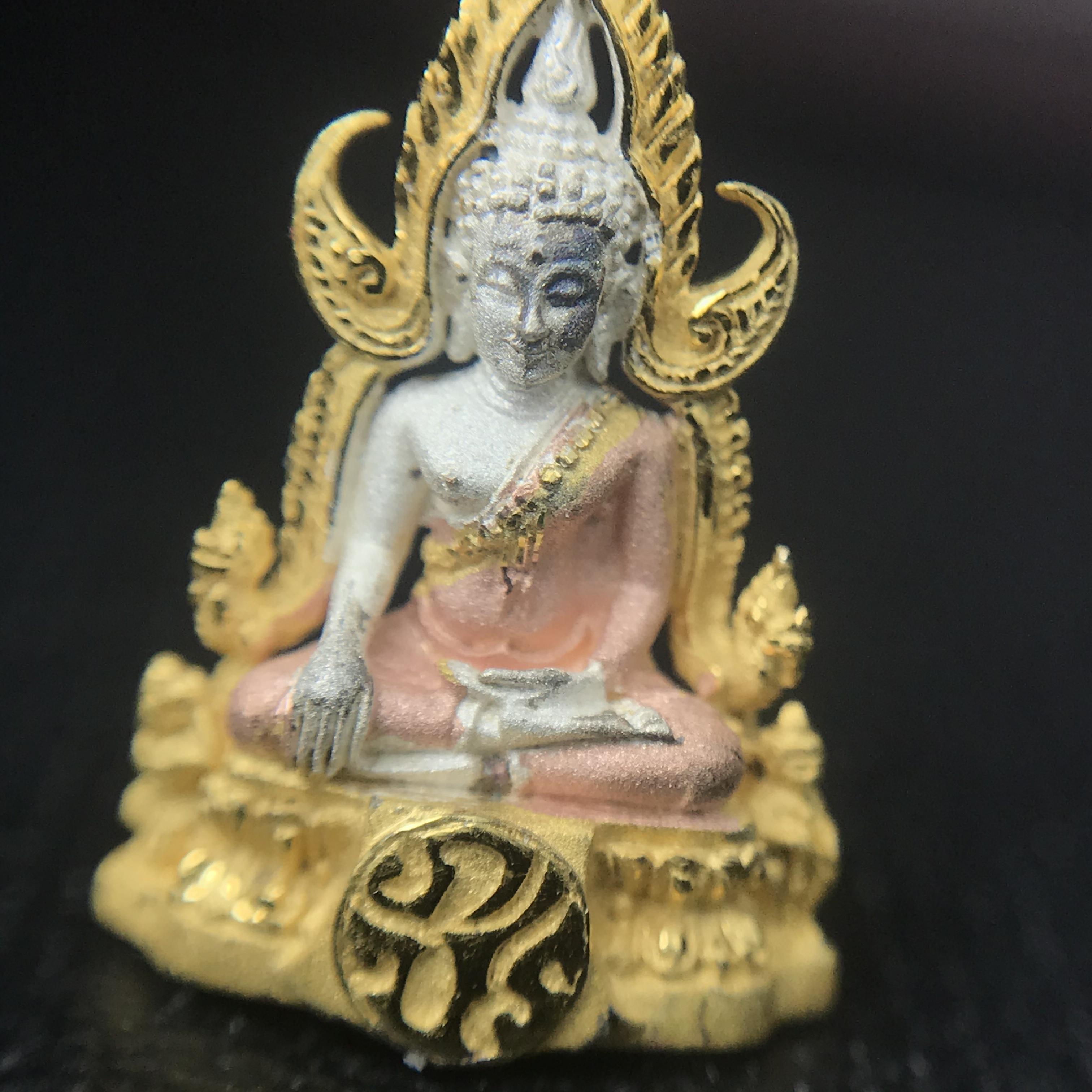 พระพุทธชินราช ภปร. โครงการ "เพราะแผ่นดินนี้ คือ แผ่นดินเกิด" ปี2548(รุ่นแรก) ลอยองค์ หน้าตัก 1/4 นิ้ว เนื้อเงินสามกษัตริย์(สภาพคัดสวย กล่องบรรจุเดิมครบ)