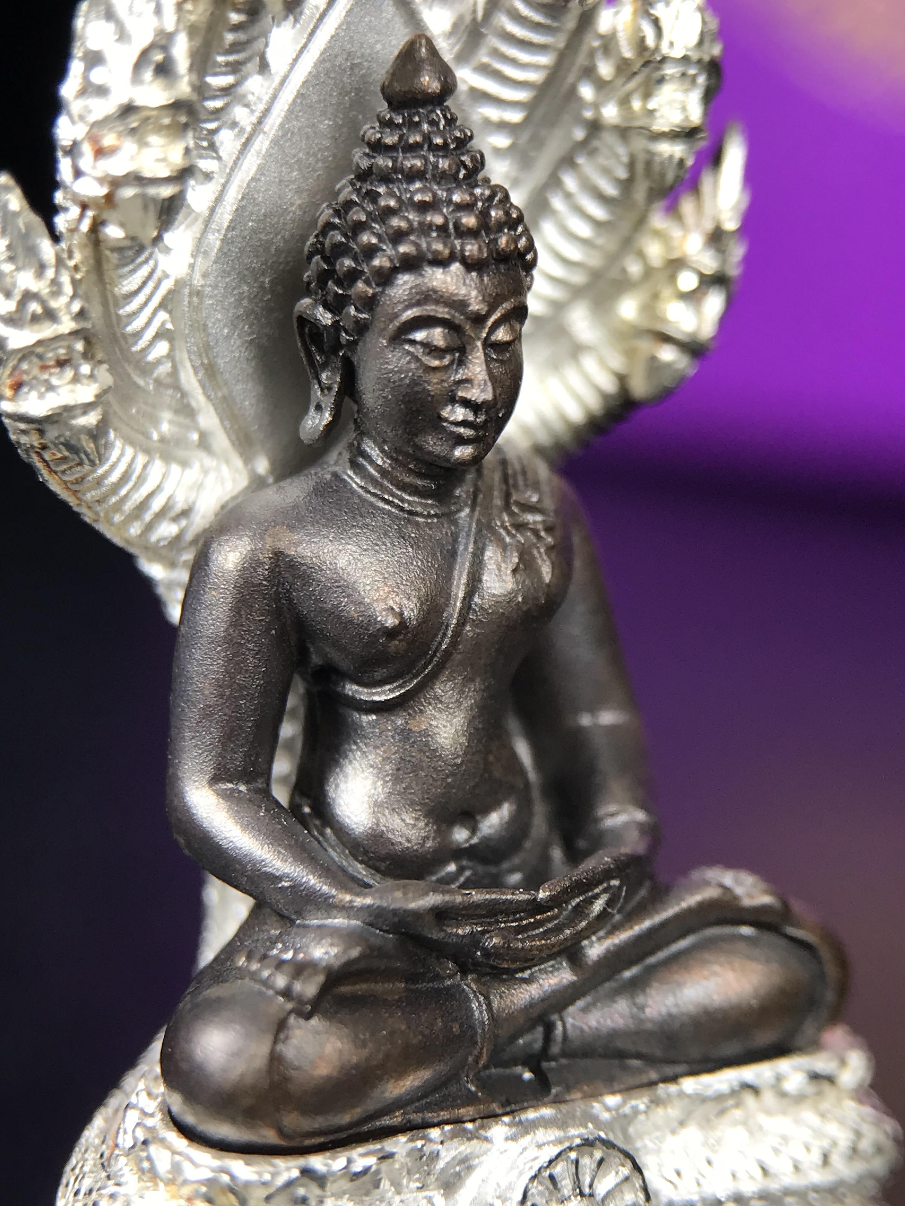 พระนาคปรก สธ. รุ่นสร้างพระอุโบสถเฉลิมพระเกียรติ 4 รอบ 84 พรรษา สมเด็จพระเทพรัตนราชสุดาฯ วัดบวรนิเวศวิหาร ปี 2543 พิมพ์ใหญ่ องค์พระเนื้อนวโลหะ ฐานนาคปรกเนื้อเงิน(สภาพ สวย )พิธีใหญ่ พุทธศิลป์งดงาม หายาก(องค์หมายเลขสวย ๒๖๗) (1 ใน 1999 องค์)