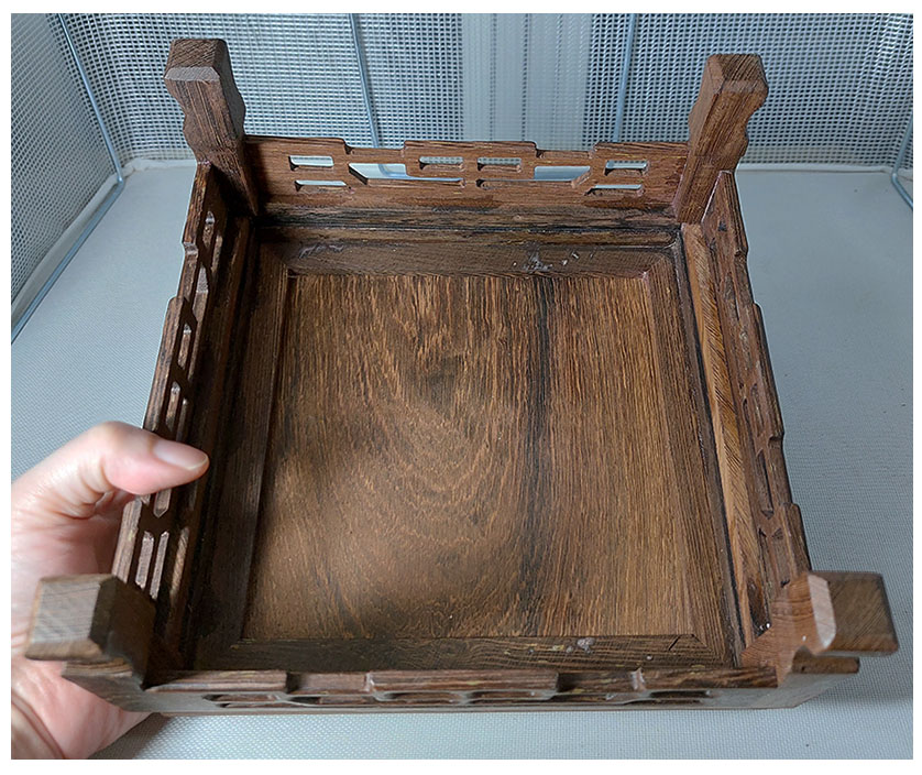 ฐานไม้ หรือกี๋สี่เหลี่ยมจัตุรัส 18.3cm ตัวละ