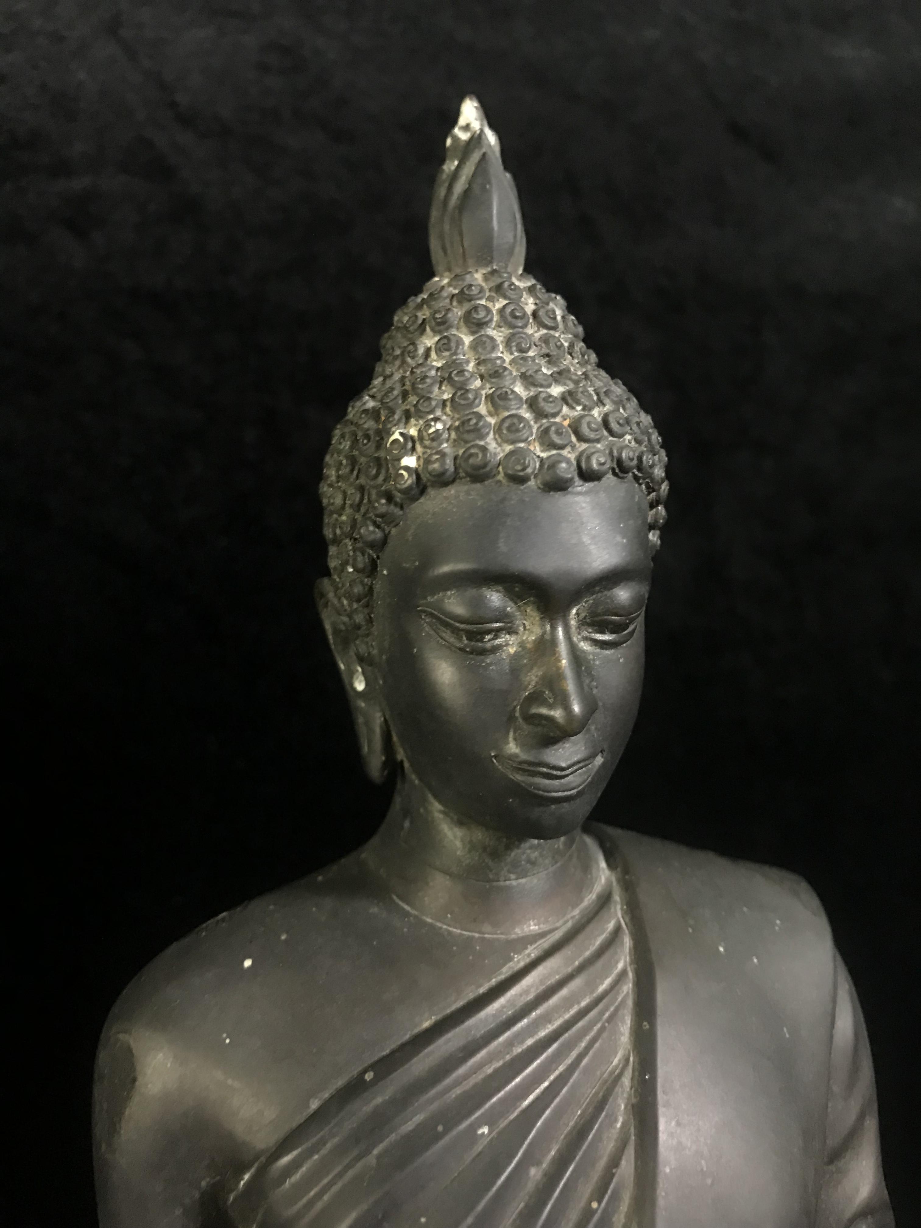 พระบูชา 25พุทธศตวรรษ พระศรีศากยะทศพลญาณ ประธานพุทธมณฑลสุทรรศน์ ปี 2531 ตราสัญลักษณ์พระราชพิธีรัชมังคลาภิเษก ปี 2531 หมายเลข (๑๕)๕๘๓ ขนาดความสูง 15 นิ้ว รวมฐานสูง 18 นิ้ว(นิยมหายาก)